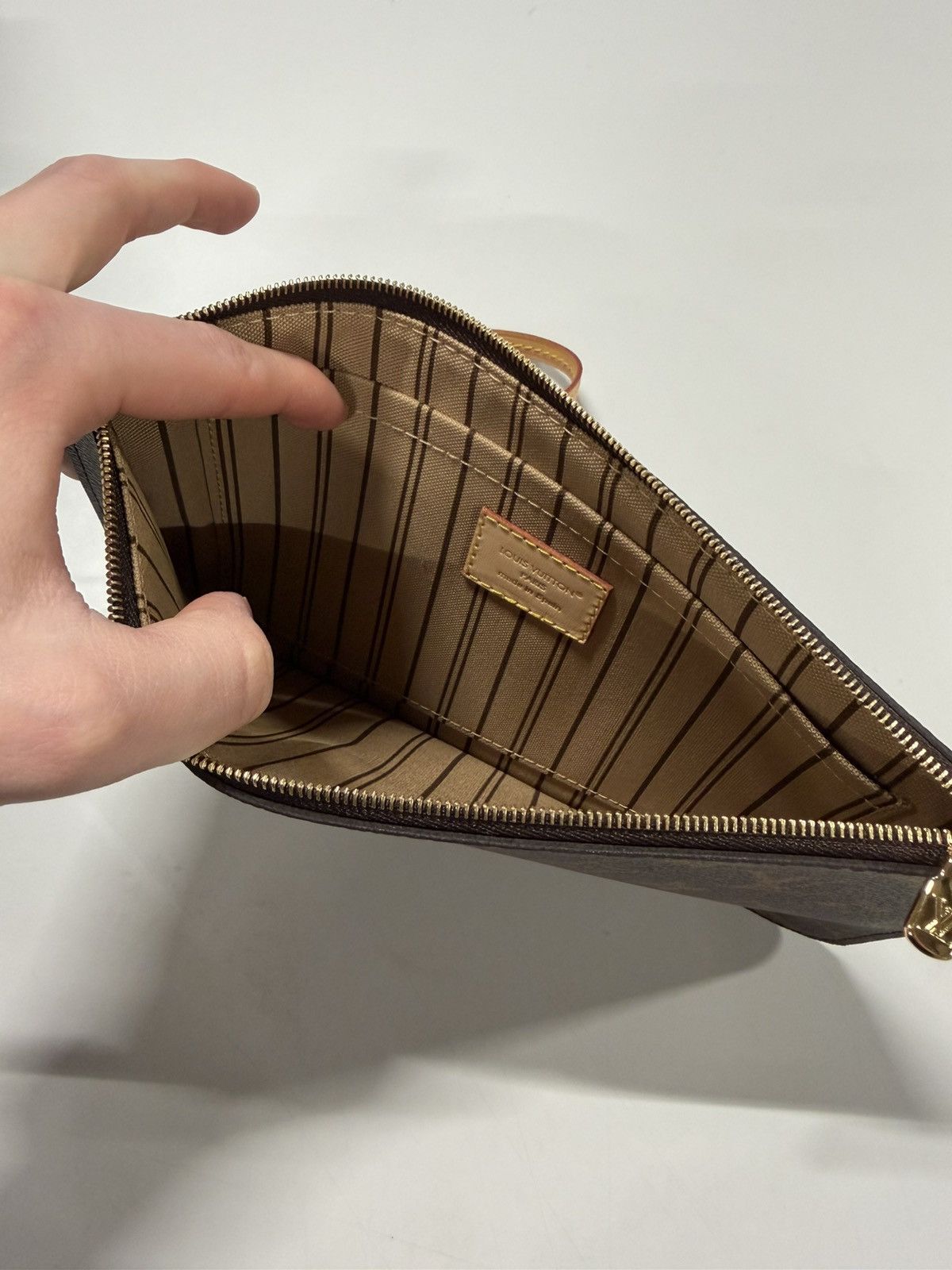 Louis Vuitton Louis Vuitton Neverfull Pouch Clutch NEW Size ONE SIZE - 5 Thumbnail