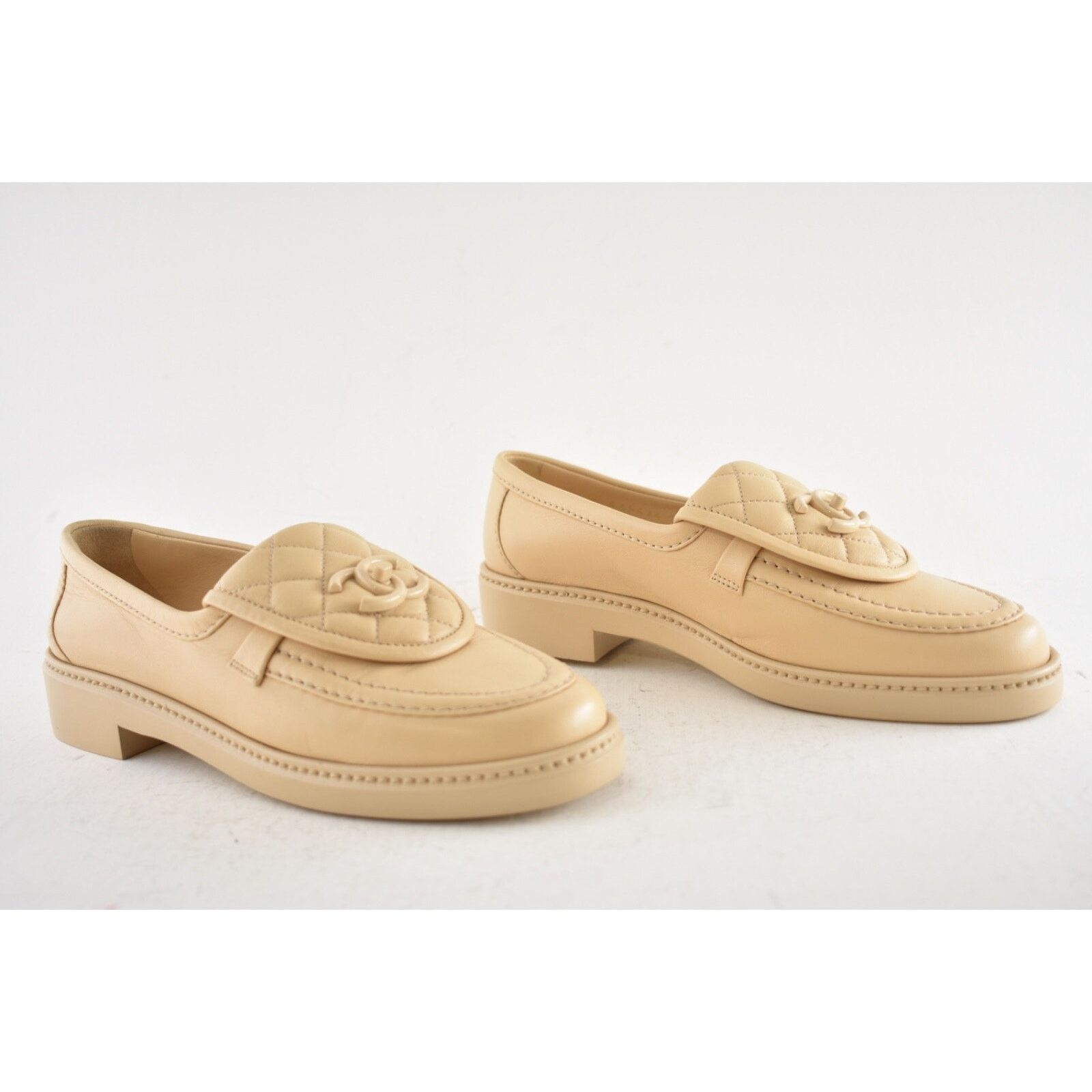 Chanel Chanel Beige Leather Quilted Flap Turnlock CC Logo Moccasin Size US 8.5 / IT 38.5 - 4 Thumbnail