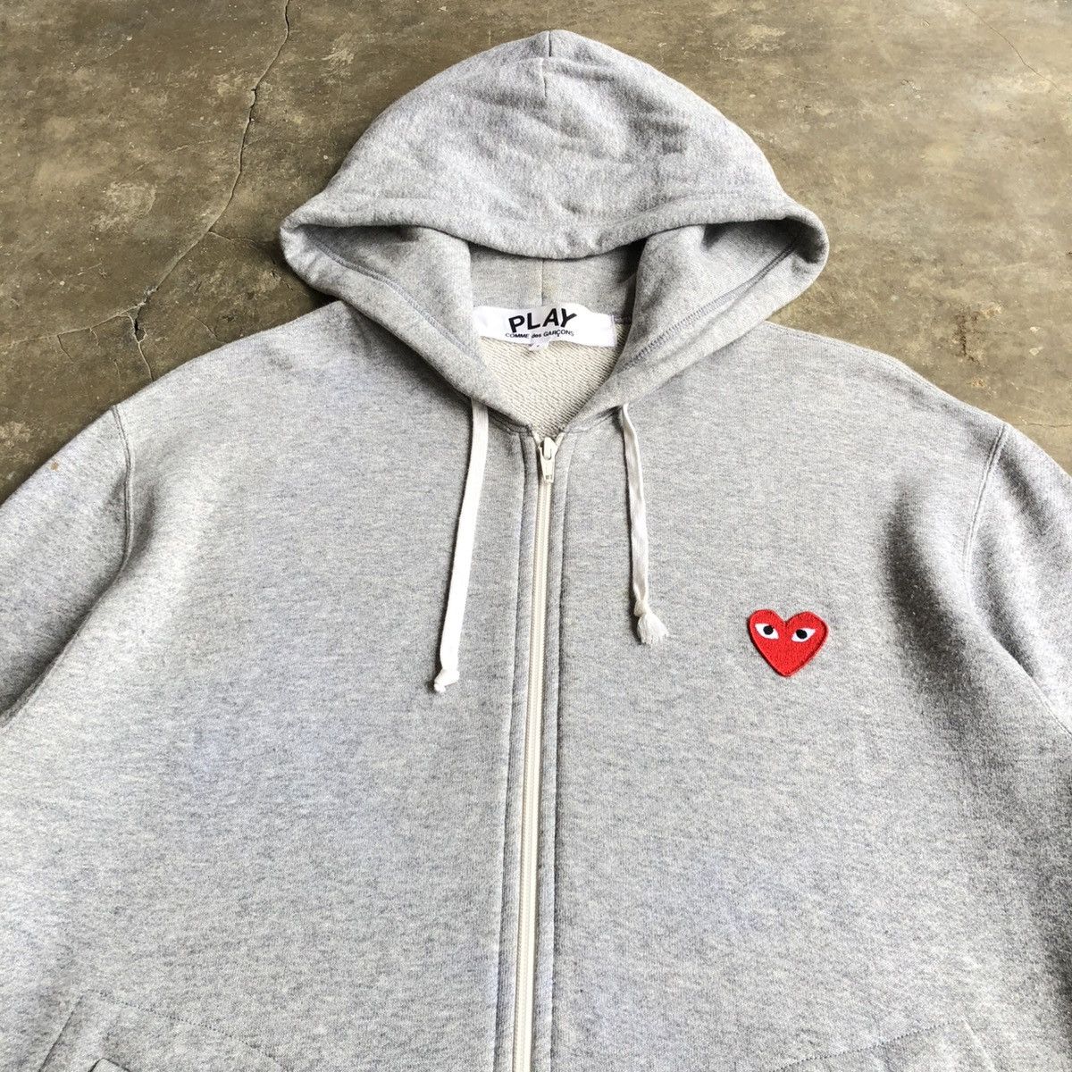 Comme des Garcons PLAY 🇯🇵AD 2017 Comme Des Garcons Play Small Hearts Ziphoodie Grey Size US L / EU 52-54 / 3 - 3 Thumbnail