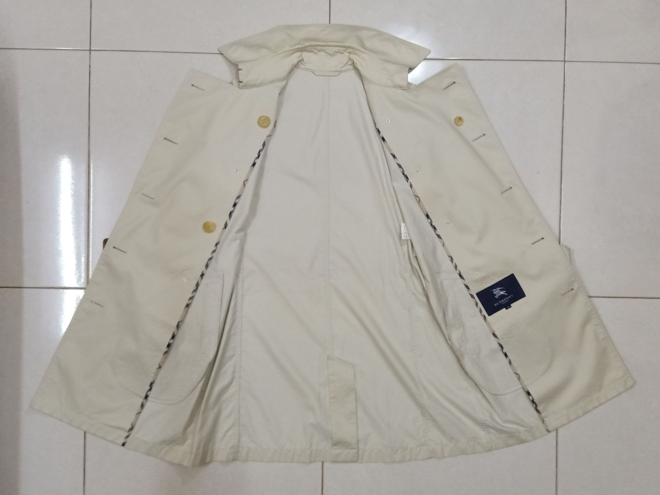Burberry BURBERRY LONDON Beige Color Button Long Coats Parka Size US S / EU 44-46 / 1 - 5 Thumbnail