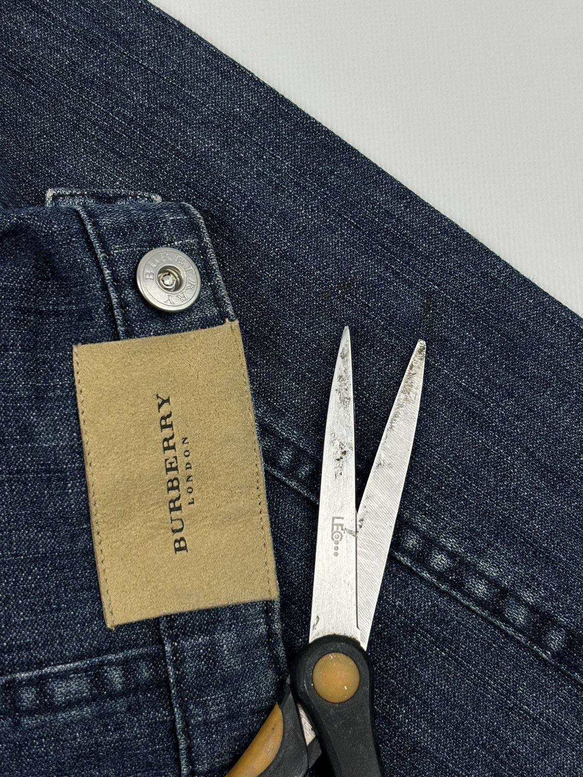 Burberry × Burberry Prorsum × Vintage BURBERRYS Nova Check Trim Denim Blue Trucker Buttons Jacket Jean Crop Bomber XS-S Size XS / US 0-2 / IT 36-38 - 24 Thumbnail