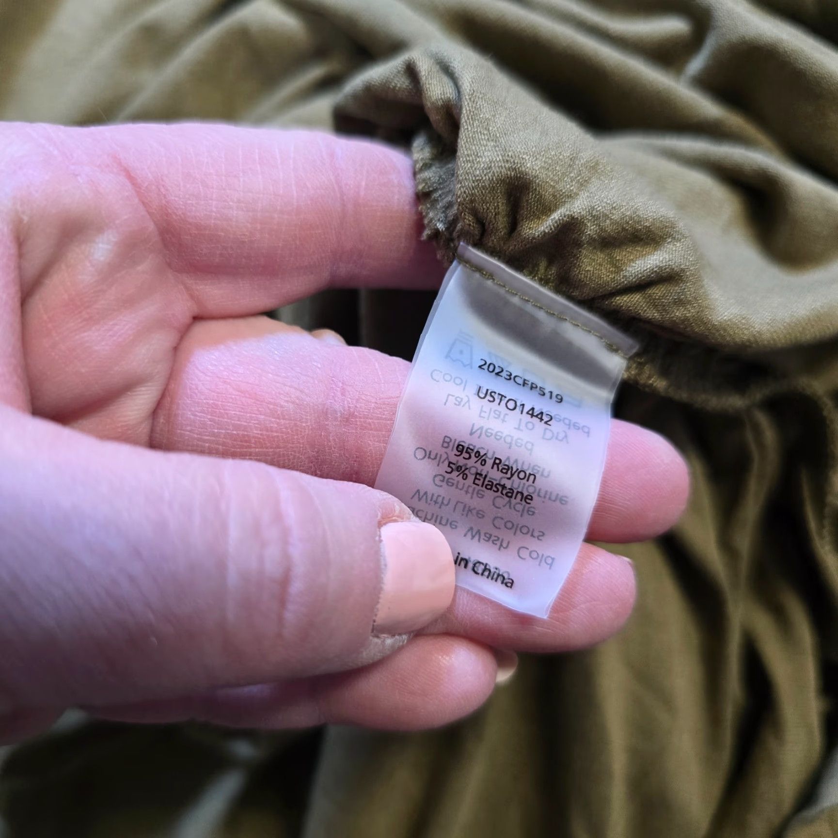 Vintage VINTAGE? No. Universal Standard Top Women Size Medium Green Ruched Long Sleeve Capsule Casual Size M / US 6-8 / IT 42-44 - 7 Thumbnail