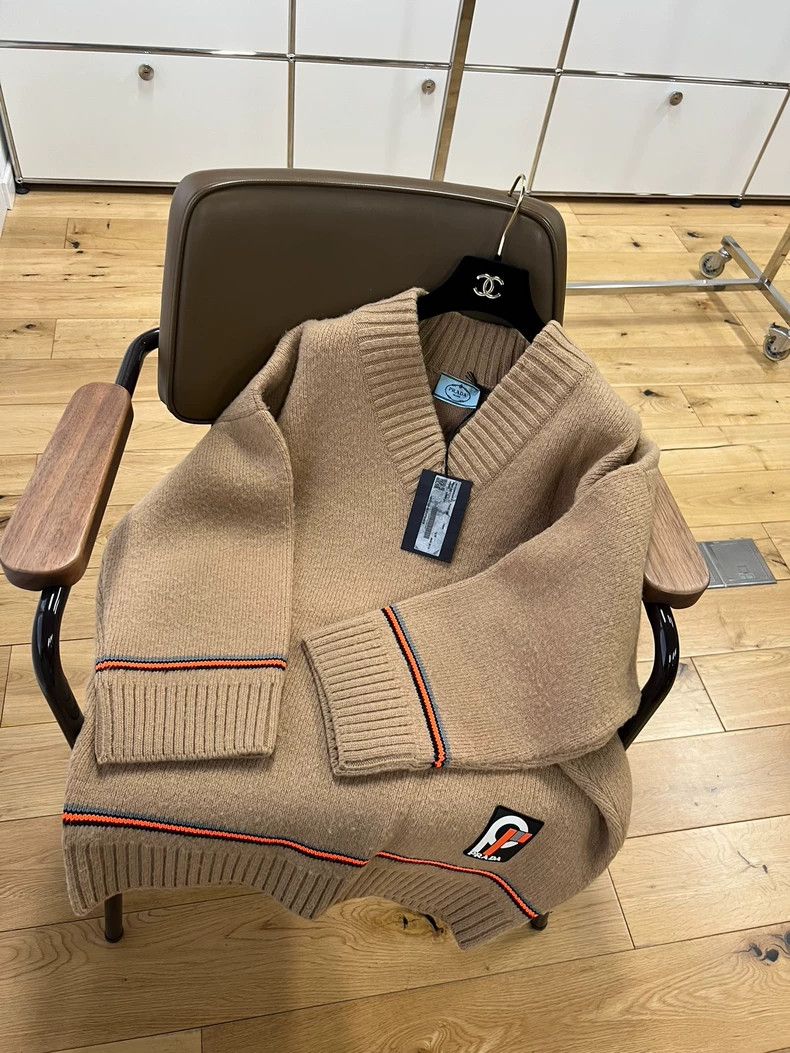 Prada Prada Size 38 Sheep wool V-neck camel loose sweater 2501-Ne Size US XXS / EU 40 - 7 Thumbnail