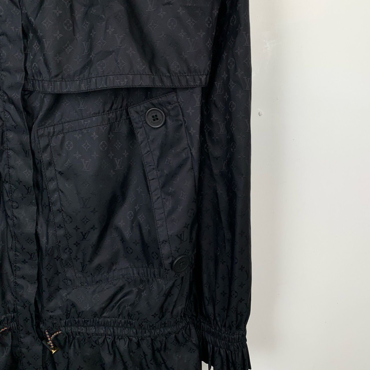 Louis Vuitton Louis Vuitton Black Monogram Full Print Sun-Protective Zippe Size XXS / US 00 / IT 34 - 6 Thumbnail