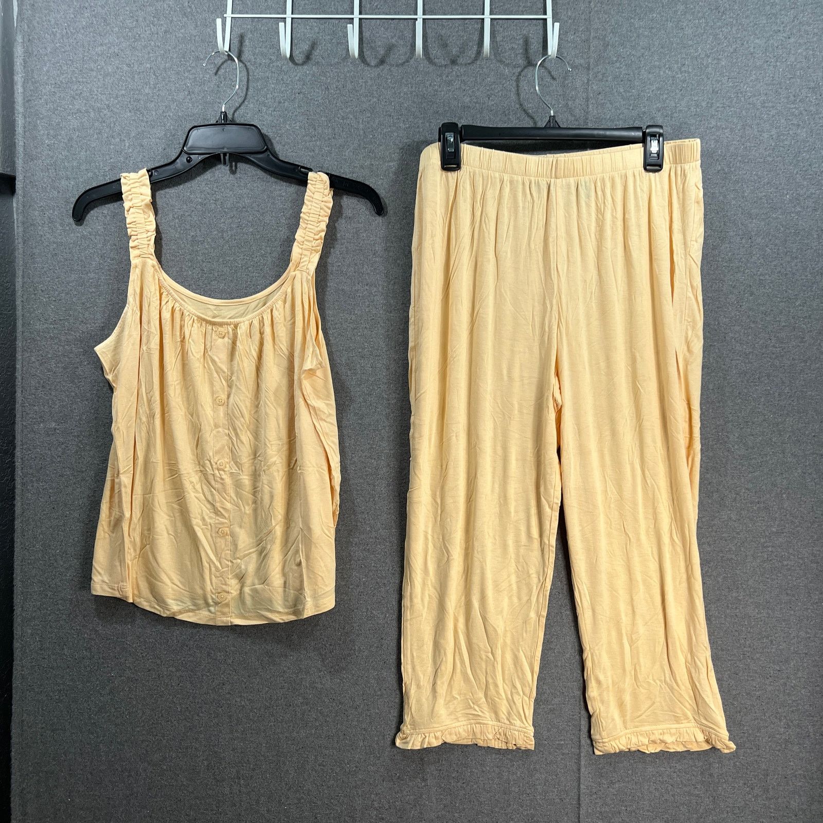 Other AnyBody Ruffle Tank and Cropped Pant Butter Yellow Medium Size M / US 6-8 / IT 42-44 - 1 Thumbnail