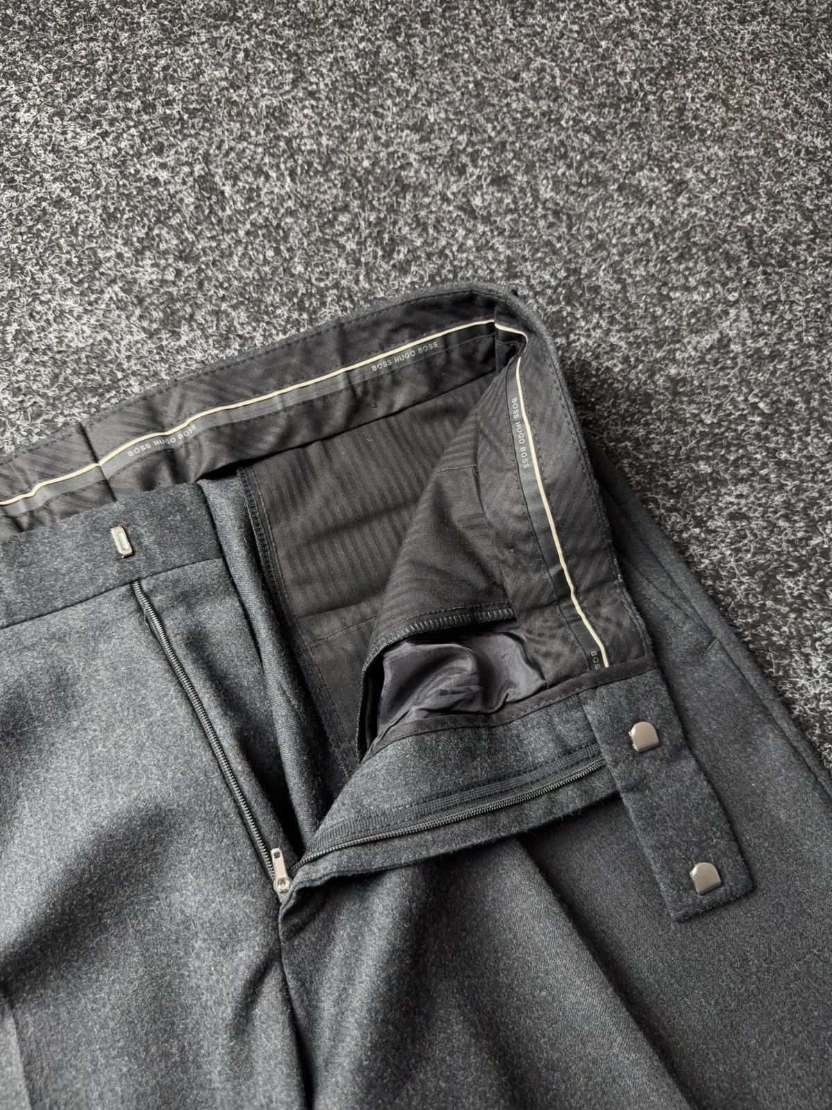 Hugo Boss Luxury Retro 00s Hugo Boss Straight Tailored Wool Trousers Size US 35 - 7 Thumbnail