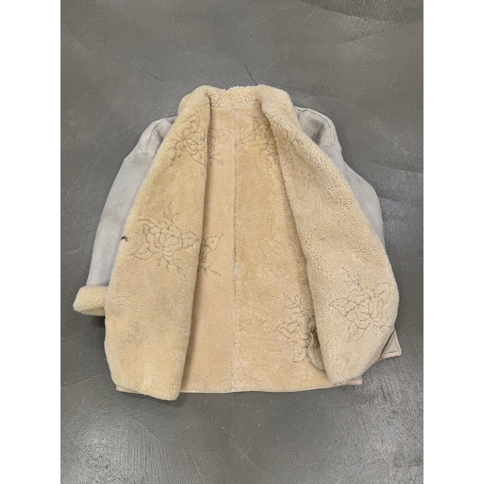 Versace 1980s Gianni Versace mainline white sheepskin Size US M / EU 48-50 / 2 - 7 Thumbnail