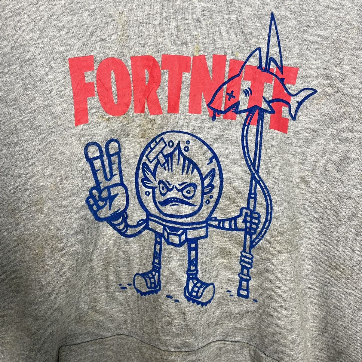 Uniqlo Uniqlo Fortnite Big Logo Hoodie Size US L / EU 52-54 / 3 - 13 Thumbnail
