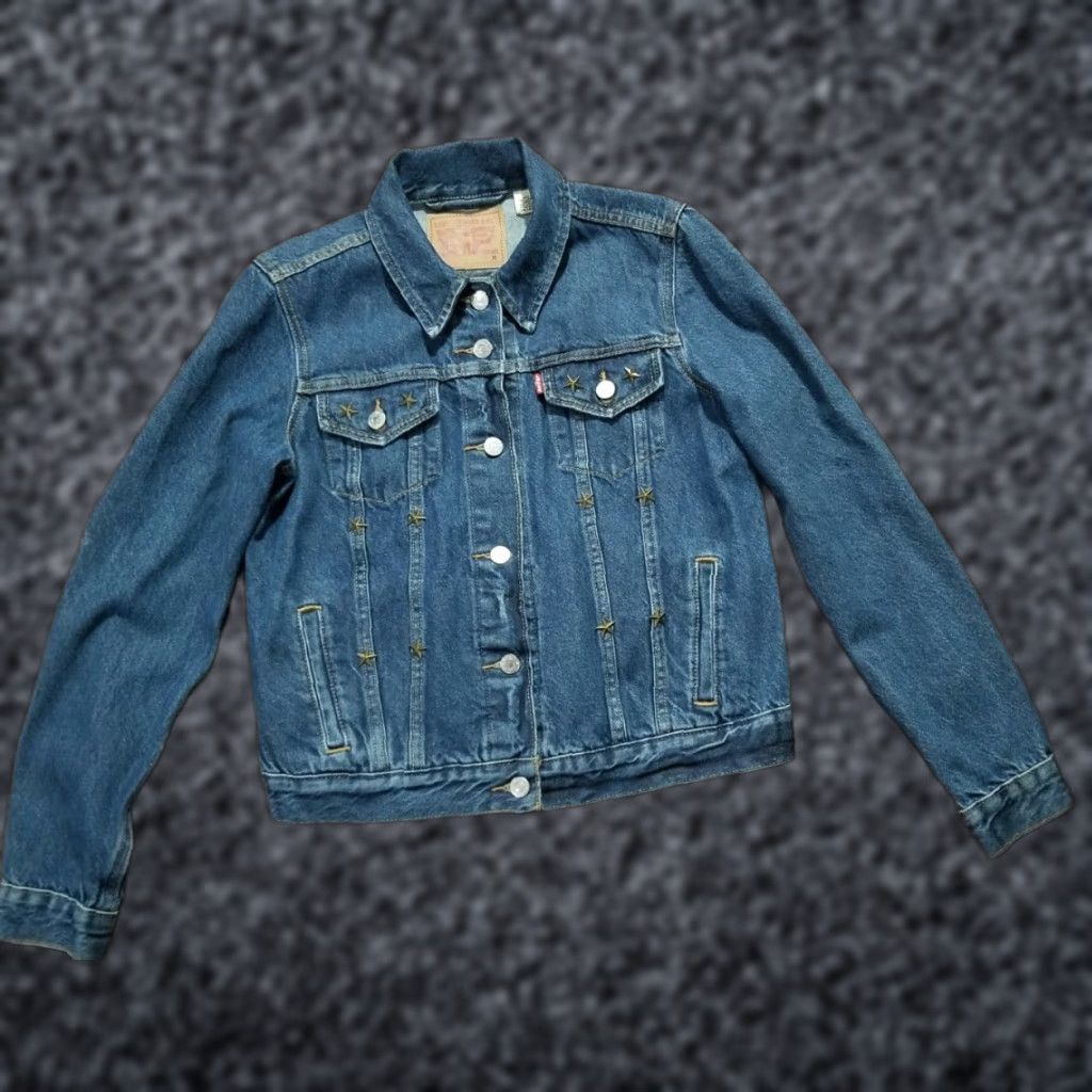 Levi's Levi's Womens M Denim Trucker Jacket Star Studded Detail Embellished Blue 2010s Casual Medium Womens Denim Trucker Star Studded Jacket Size 32" / US 10 / IT 46 - 1 Thumbnail