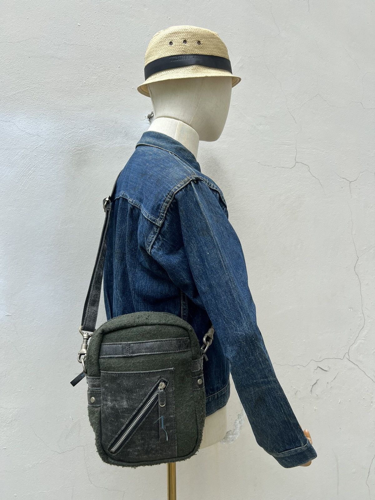 Lui's Vintage Luis Japan Distressed Hybrid Wool Leather Sling Bag Size ONE SIZE - 4 Thumbnail