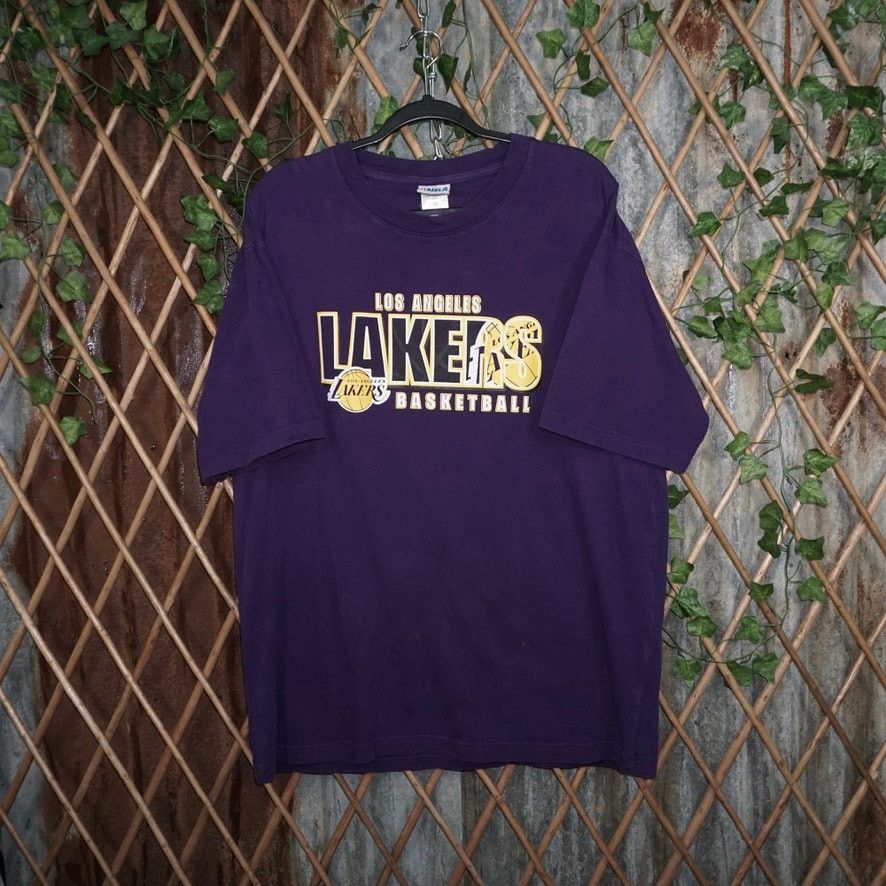 NBA XL - Vintage Y2K Los Angeles Lakers NBA 2000s purple t-shirt Size US XL / EU 56 / 4 - 1 Thumbnail