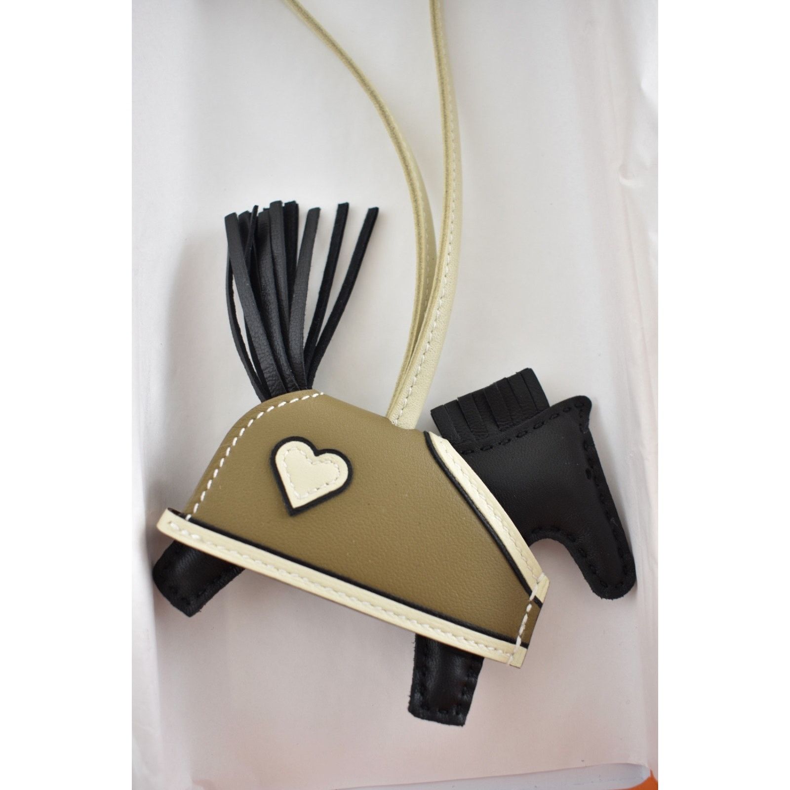 Hermes Hermes Horse Rodeo Coeur PM Heart Black Etoupe Leather Charm Size ONE SIZE - 8 Thumbnail