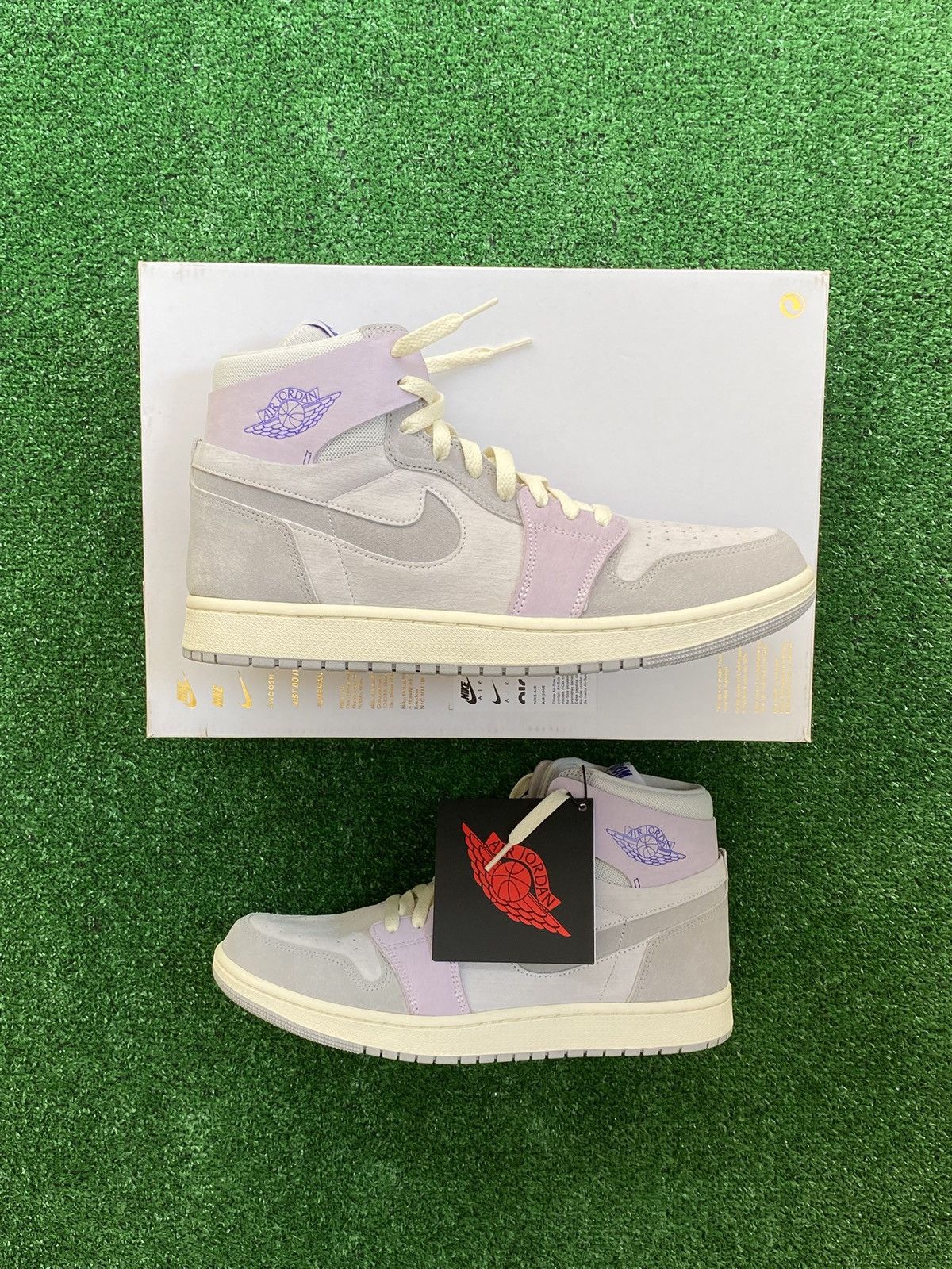 Nike WMNS Air Jordan 1 Mid Size US 10.5 / EU 43-44 - 3 Thumbnail