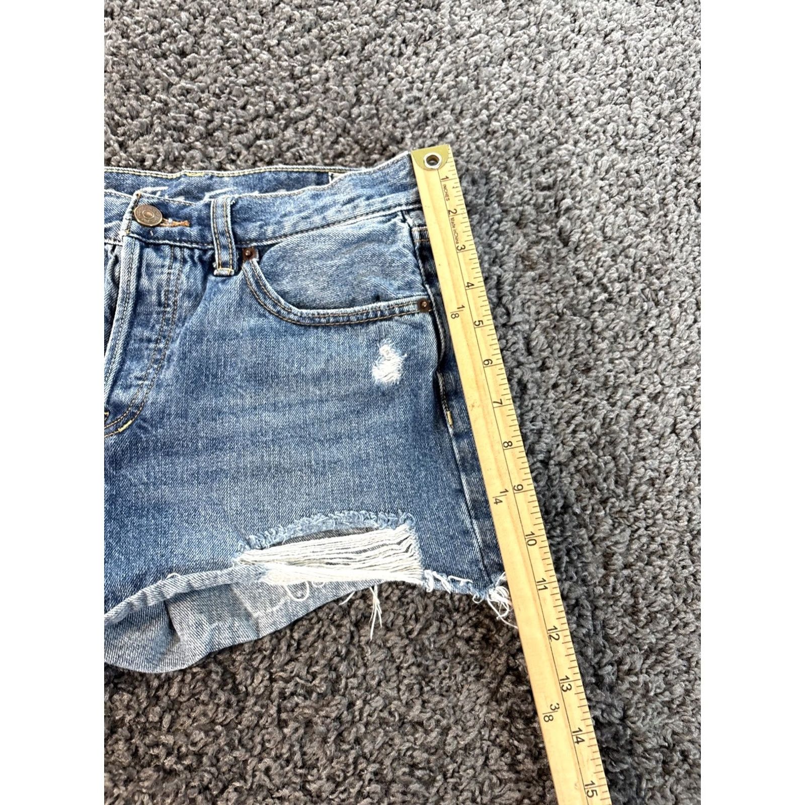 Vintage We The Free People Shorts Women 26 High Rise Denim Distressed Button Fly Casual Denim Shorts Bohemian Festival 5-Pocket Womens XS? Size 26" / US 2 / IT 38 - 2 Thumbnail