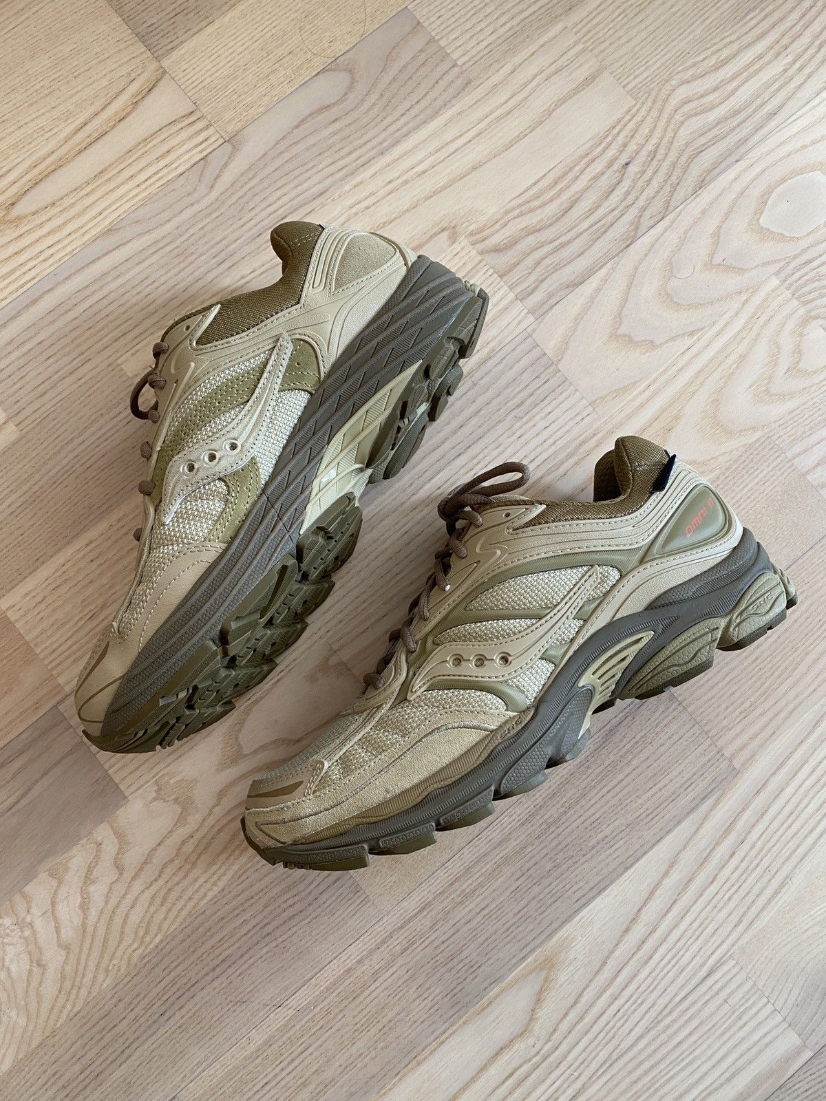 Saucony Saucony X Starcow ProGrid Omni 9 Armor “Desert” Size US 9 / EU 42 - 3 Thumbnail