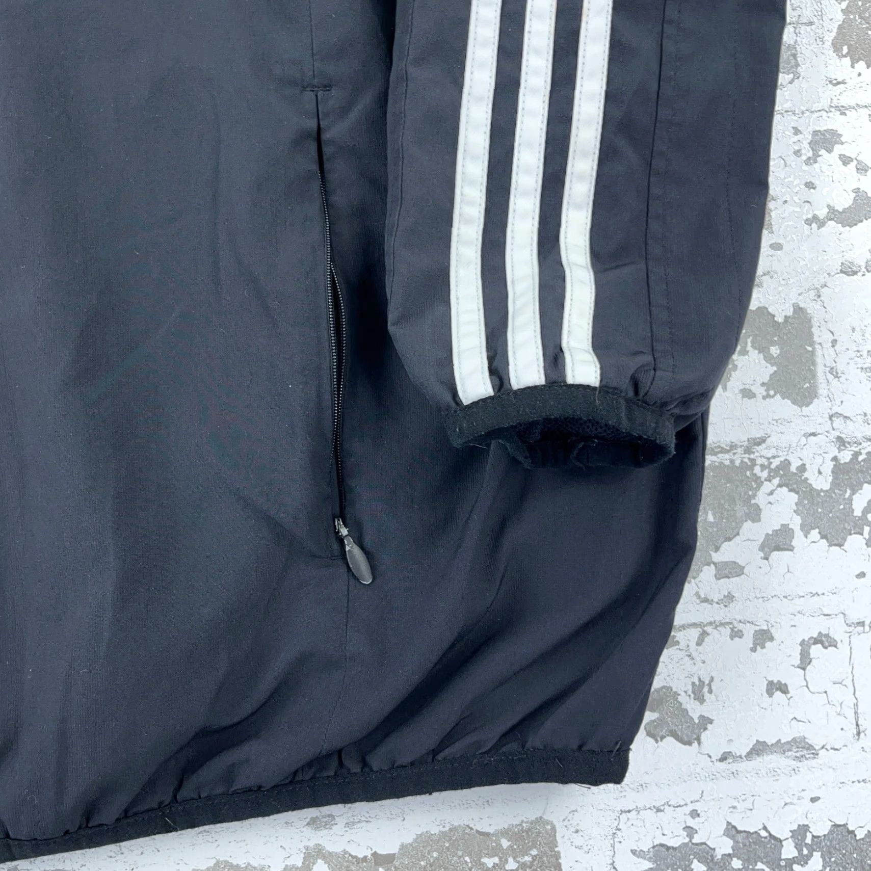Adidas Adidas Windbreaker Jacket Men L Black White Full Zip Lightweight Breathable Pockets Classics Retro Sports Logo Hipster Track & Field Size US L / EU 52-54 / 3 - 2 Thumbnail