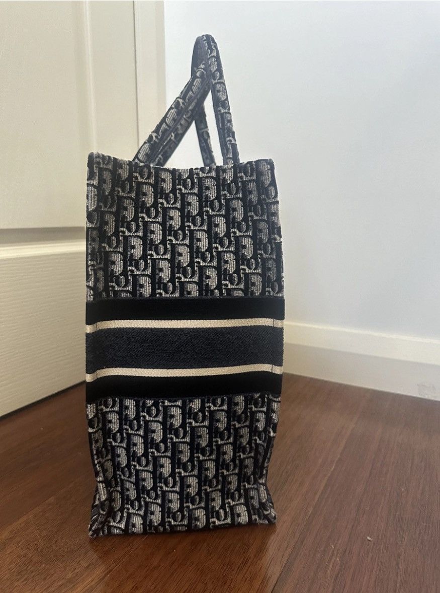 Dior Authentic✅ Receipt ✅ Velvet Oblique Book Tote Bag Size ONE SIZE - 9 Thumbnail