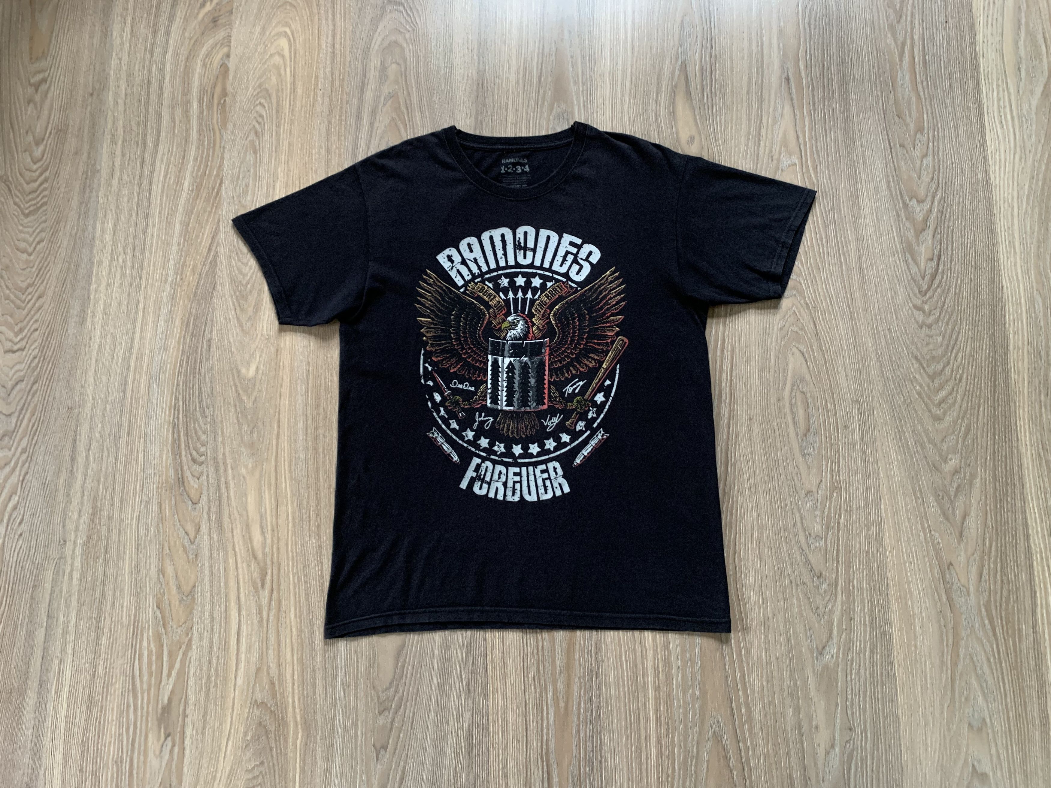 Band Tees Rare Ramones 2018 Big Logo Black T Shirt Size US L / EU 52-54 / 3 - 9 Thumbnail