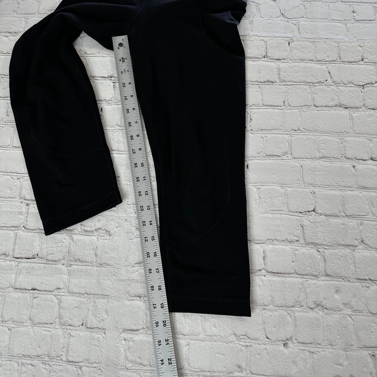 Lululemon Capri Lululemon leggings size 4 Size 27" / US 4 / IT 40 - 2 Thumbnail