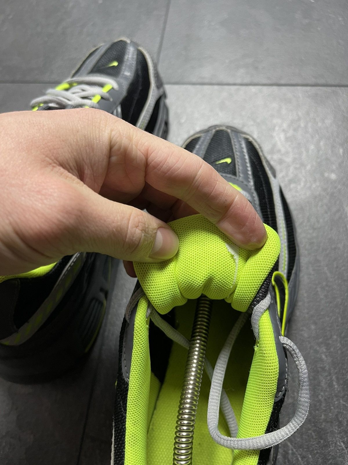 Nike Nike Initiator Black Dark Grey Volt Neon Green Size US 8.5 / EU 41-42 - 14 Thumbnail