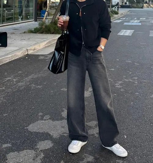 VIBE Stylish High-Waisted Black Denim Jeans Size US 32 / EU 48 - 1 Thumbnail