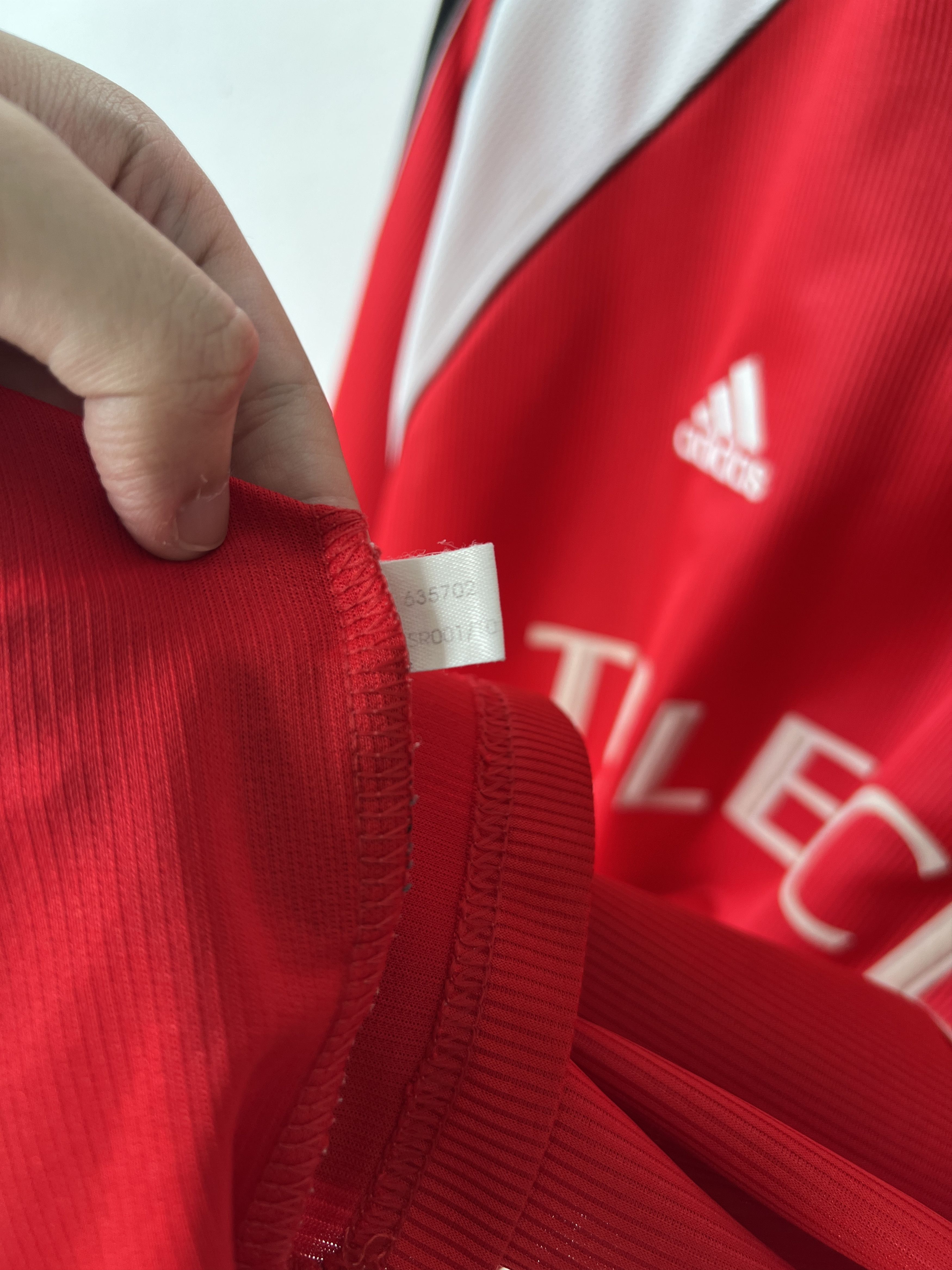 Adidas (XL) Benfica 1999-00 Uefa Cup Home Kit Size US XL / EU 56 / 4 - 5 Thumbnail