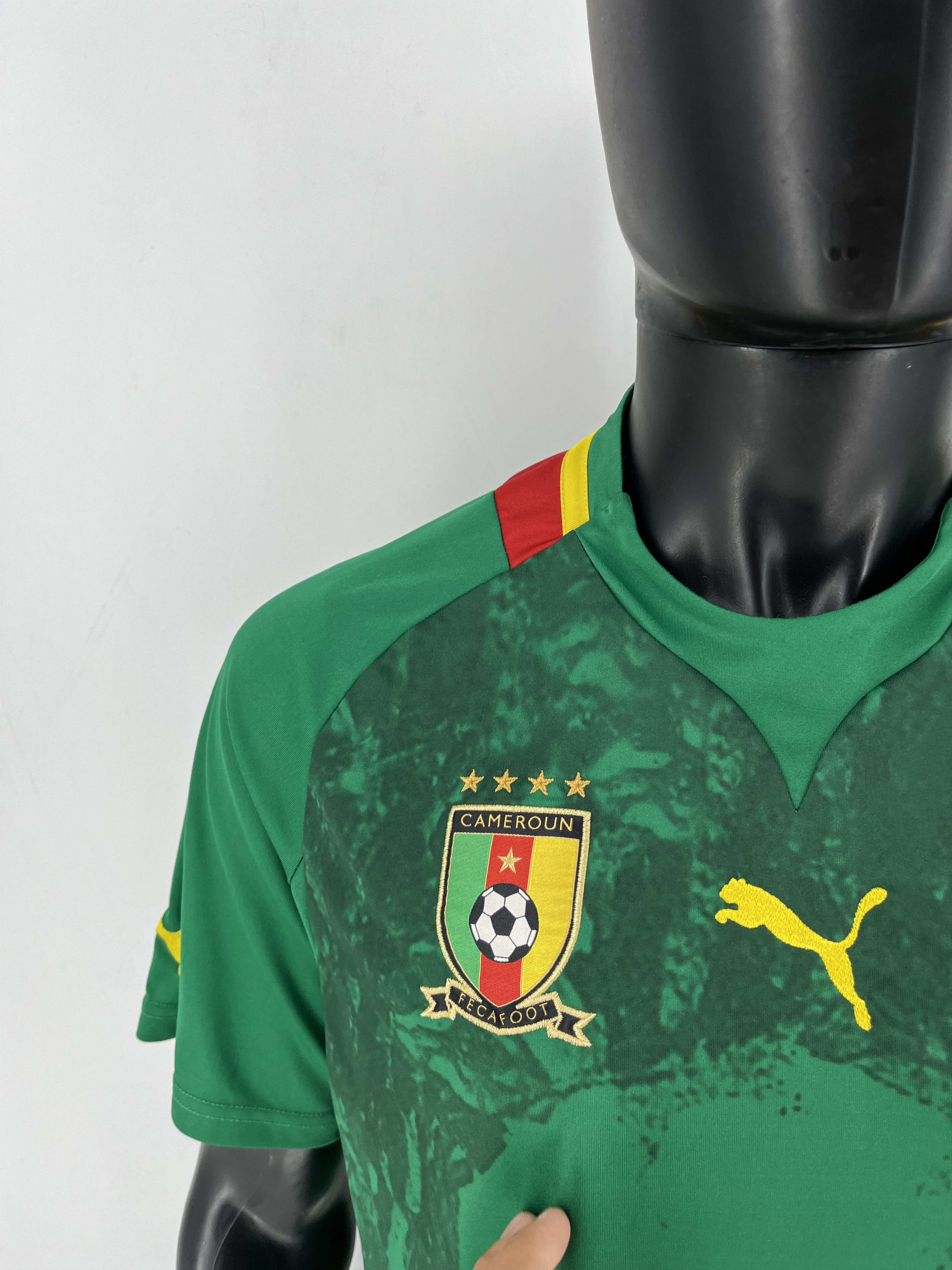Puma CAMEROON 2012 2013 NATIONAL TEAM HOME FOOTBALL SHIRT SOCCER Size US L / EU 52-54 / 3 - 12 Thumbnail