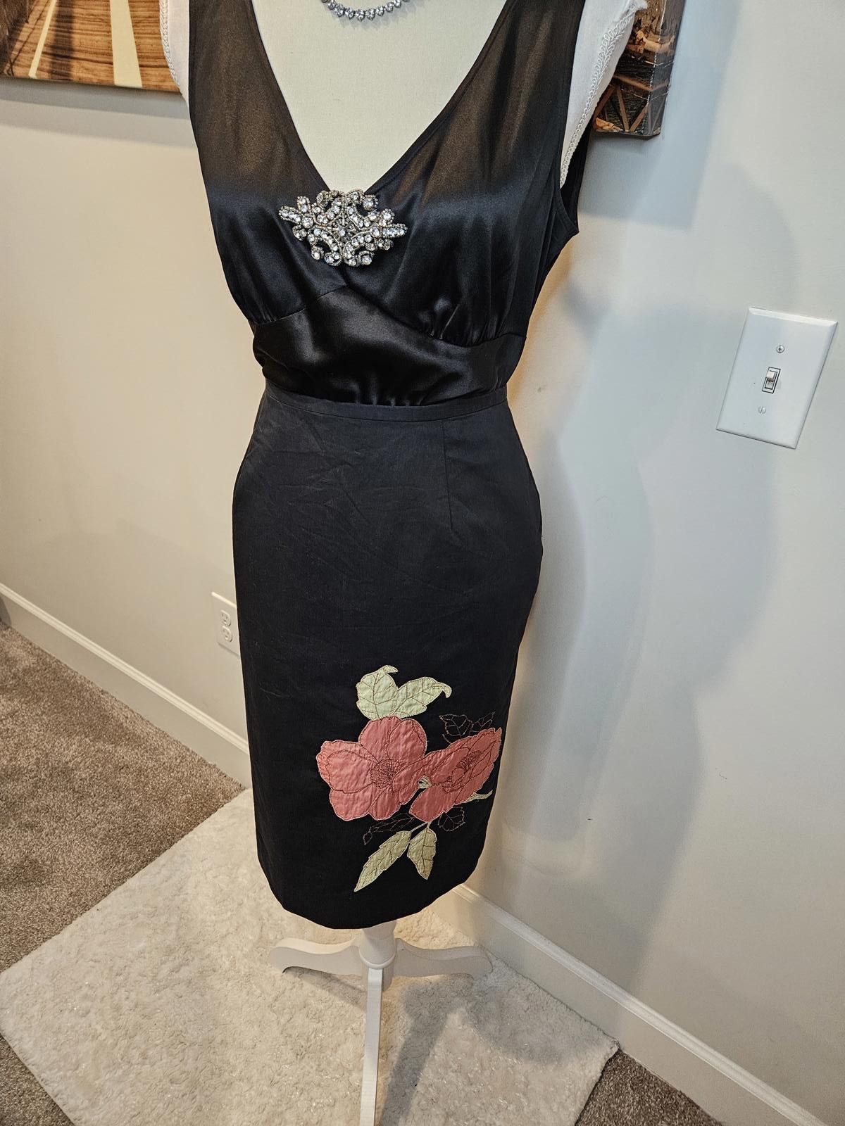 Designer Doncaster Black Skirt with Floral Embroidery (early 2000's) Size 28" / US 6 / IT 42 - 2 Thumbnail