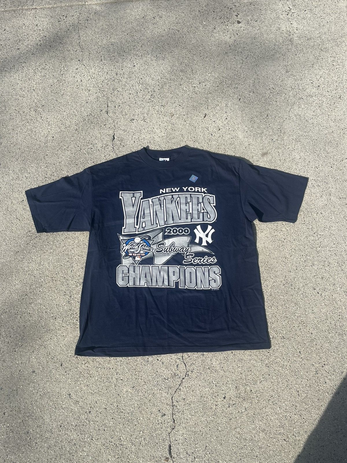 New York Yankees Yankees World Series Champions Tee Shirt size XL NEW navy Size US XL / EU 56 / 4 - 2 Thumbnail