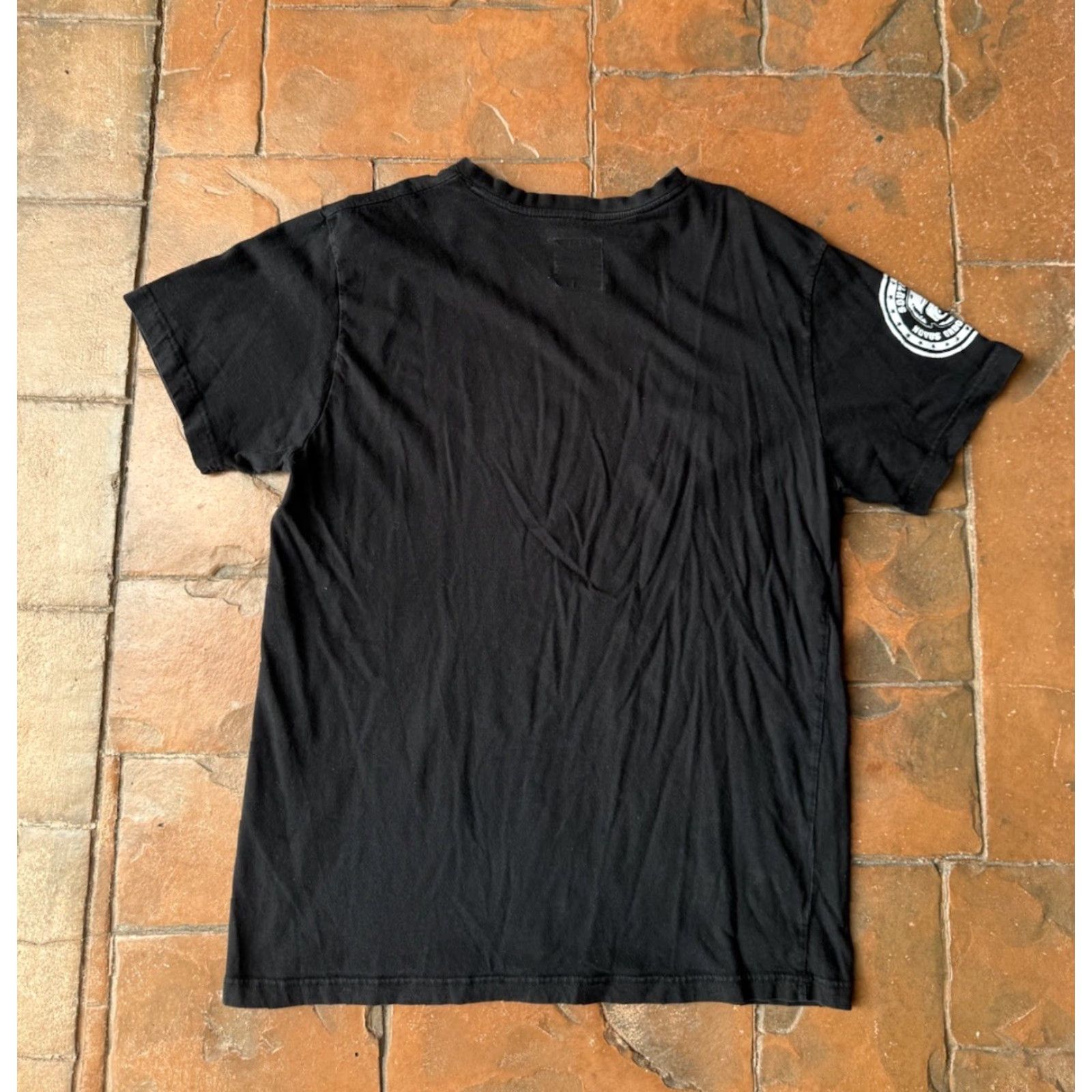 Southpole VINTAGE Southpole T-Shirt 2XL Black Short Sleeve V-Neck Graphic Print Wings 90s Retro Mens Size US XXL / EU 58 / 5 - 3 Thumbnail