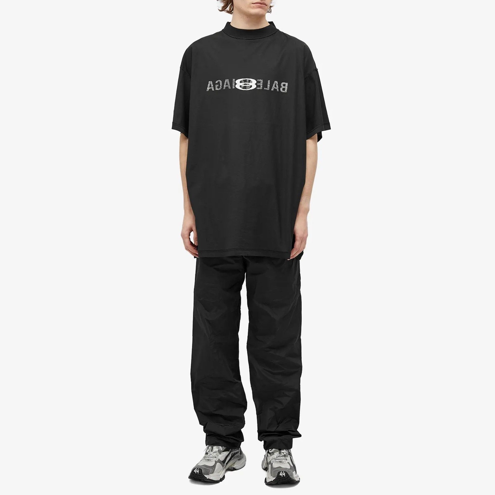 Balenciaga o1mt1gz0525 Inside-Out BB Classic T-Shirt Oversized Black Size US L / EU 52-54 / 3 - 4 Thumbnail