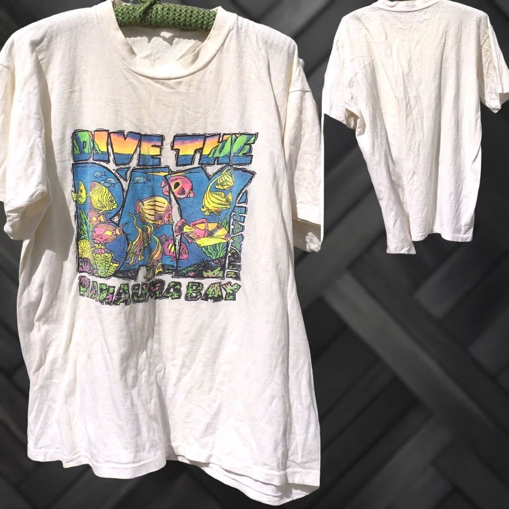 Vintage Vintage Dive Hanauma Bay Hawaii Neon Graphics Tee Single Stitch L XL 80s 90s Mens White Cotton Graphic Tee Beachwear Sportswear Mar9 Size US L / EU 52-54 / 3 - 1 Thumbnail