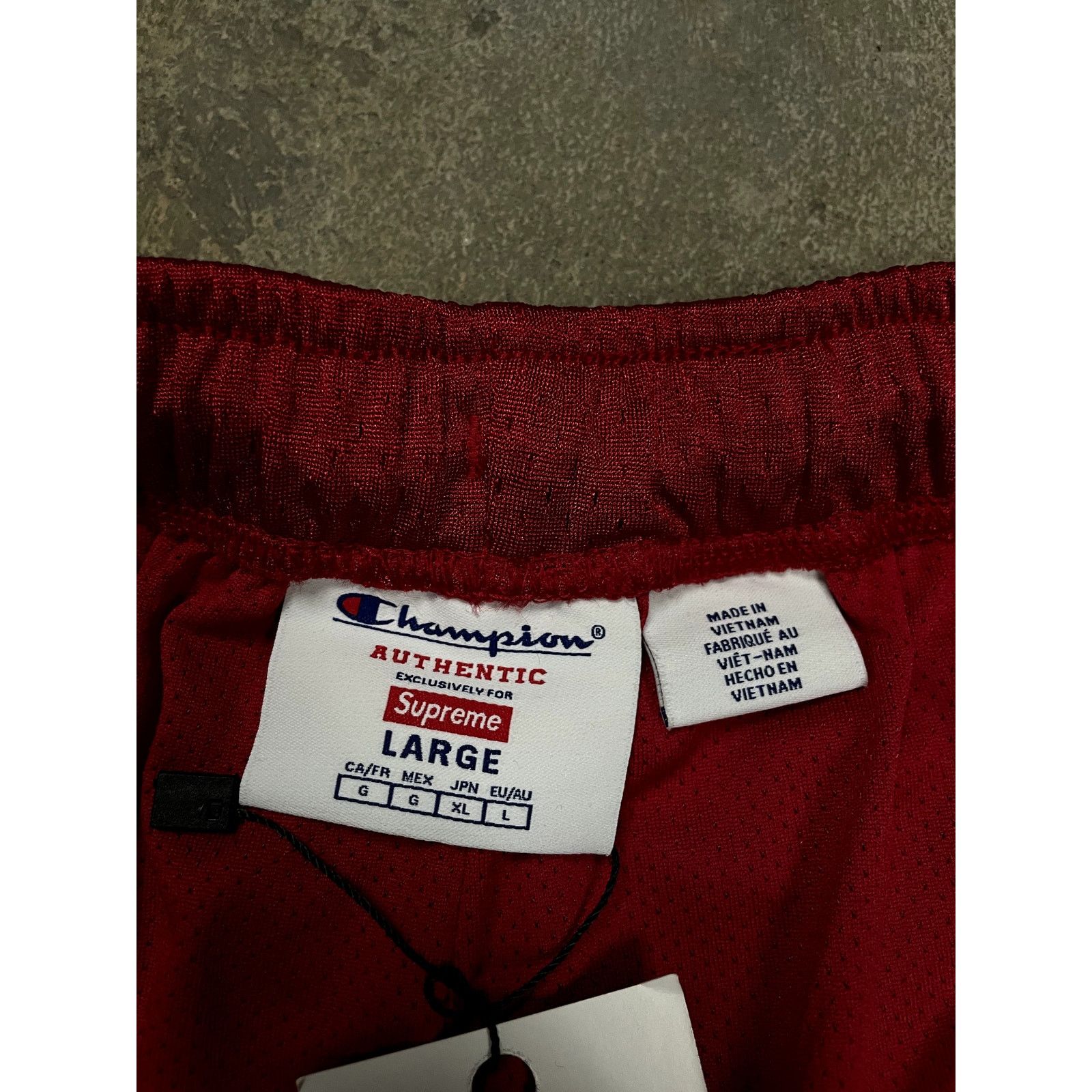 Supreme Supreme Shorts Red Used Large Size US 36 / EU 52 - 2 Thumbnail