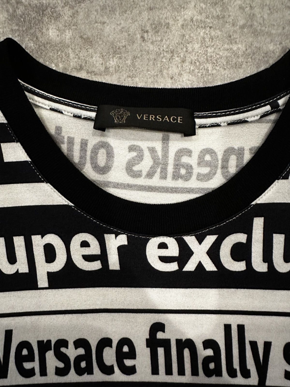 Versace Versace Newspaper Print T-shirt Size US S / EU 44-46 / 1 - 3 Thumbnail