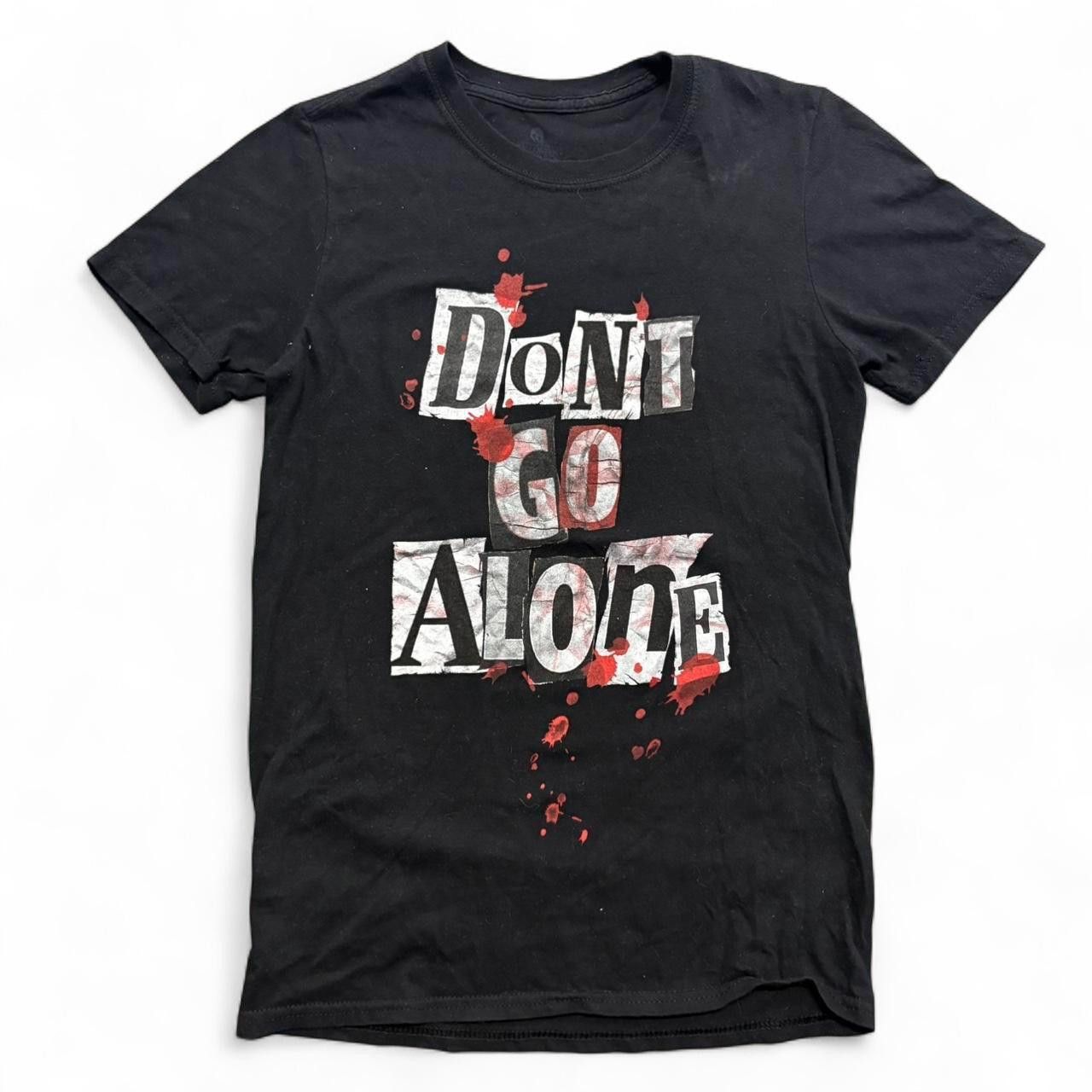 Universal Studios Crazy Vintage Y2K/2000s Halloween Horror Nights Universal Studios Dont go Alone Graphic Tee! Size XS / US 0-2 / IT 36-38 - 1 Thumbnail