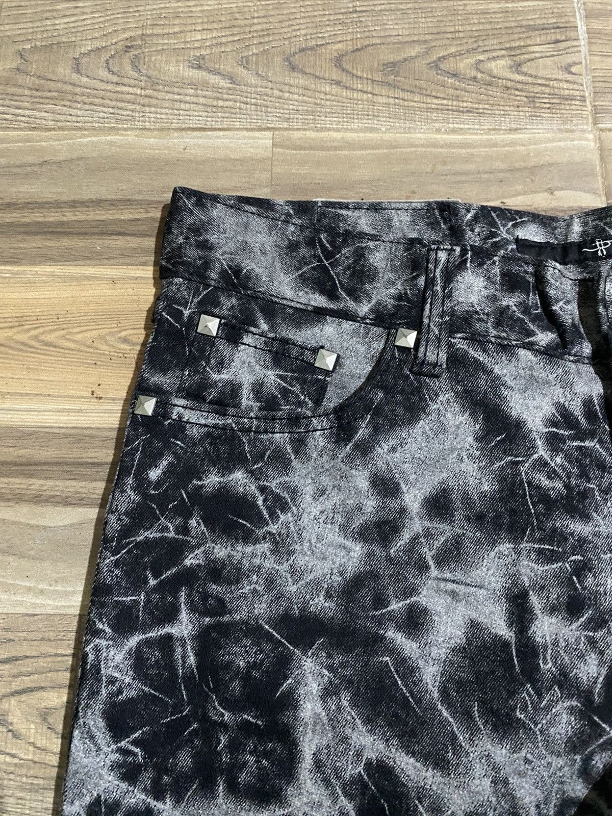 NO ID NO ID SPLATTER STUDDED SKINNY PANTS Size US 30 / EU 46 - 4 Thumbnail