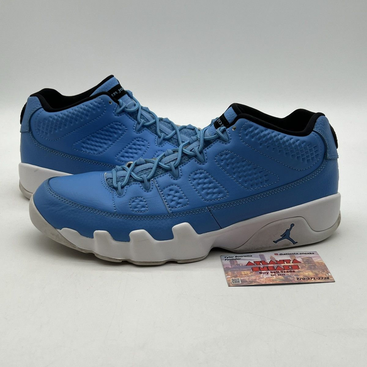 Air Jordan Low Pantone