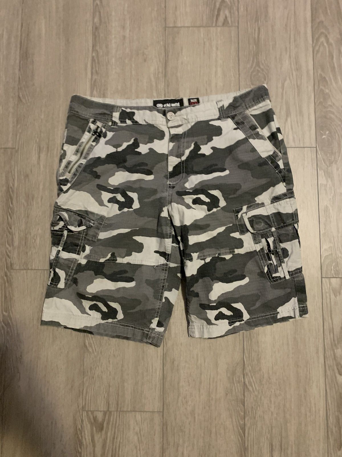 Ecko Unltd. Ecko Unitd Vintage Camo Cargo Shorts Size US 34 / EU 50 - 1 Thumbnail