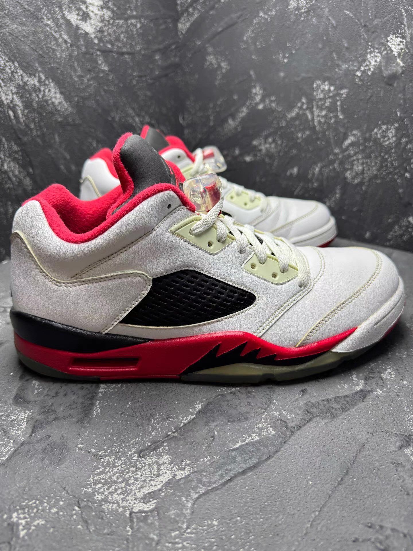 Nike Nike Air Jordan 5 White & Red Rukawa Q10 Size US 9.5 / EU 42-43 - 6 Thumbnail