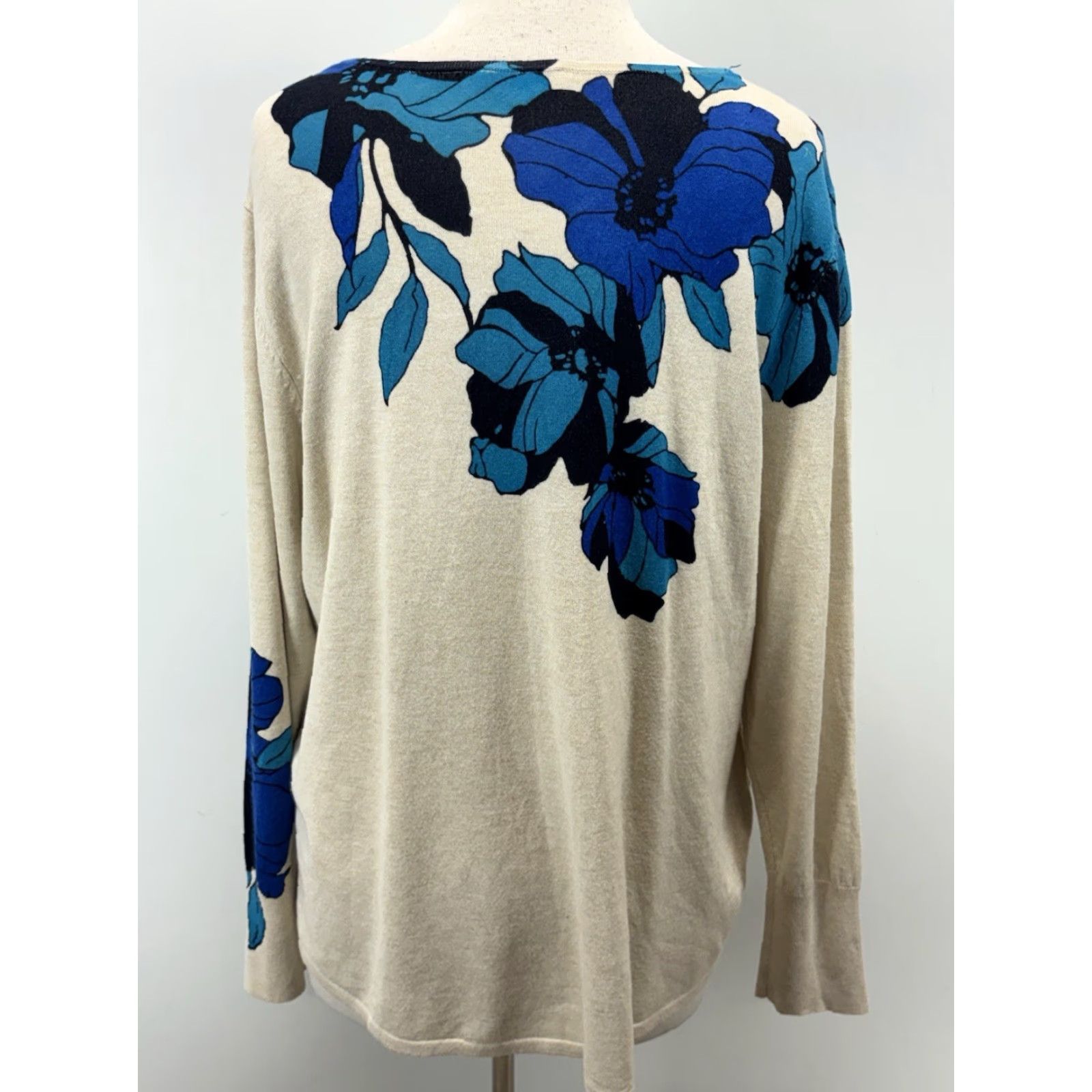 Vintage Chicos Floral Knit Sweater Tunic Women’s XL Ivory Blue V-Neck Lightweight Knit Style Tight-Knit Size XL / US 12-14 / IT 48-50 - 3 Thumbnail