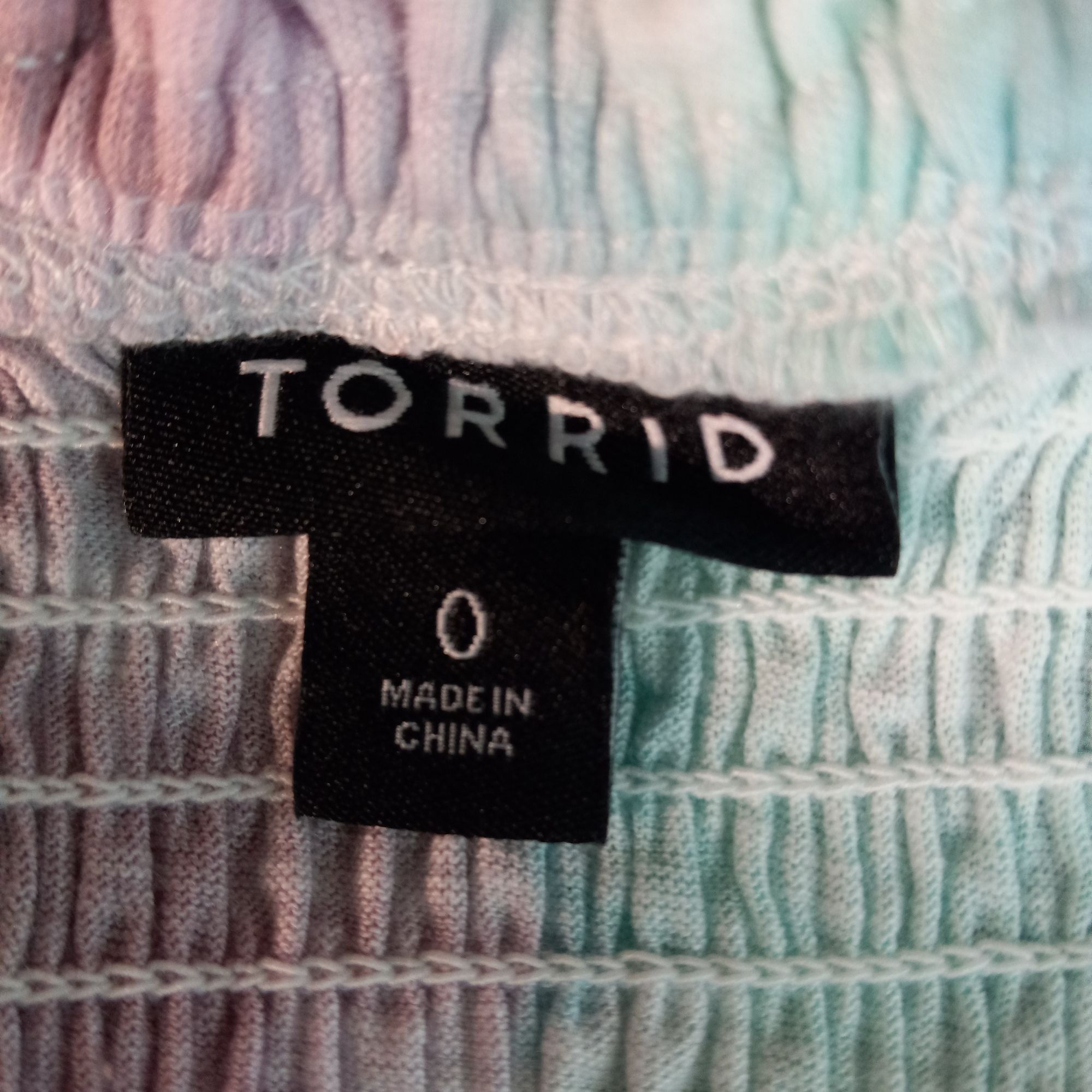Torrid Torrid Size 0 L 12 Top Baby Doll Off Shoulder Tie Dye Smocke Size L / US 10 / IT 46 - 7 Thumbnail