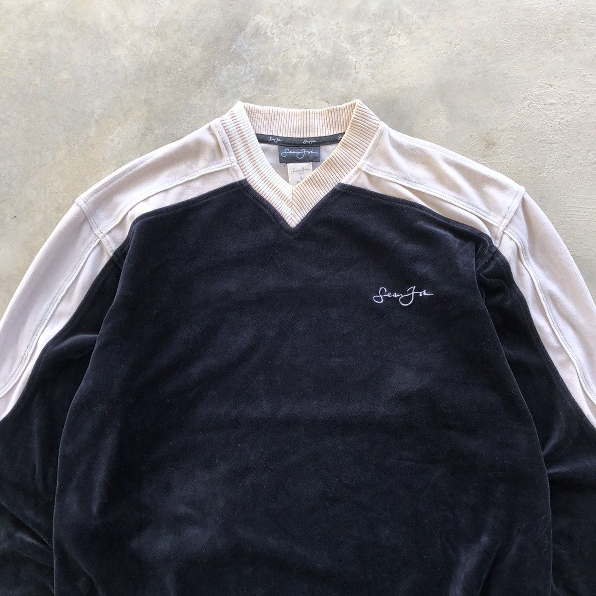 SEAN JOHN Rare Design Velvet V-neck Sweatshirt