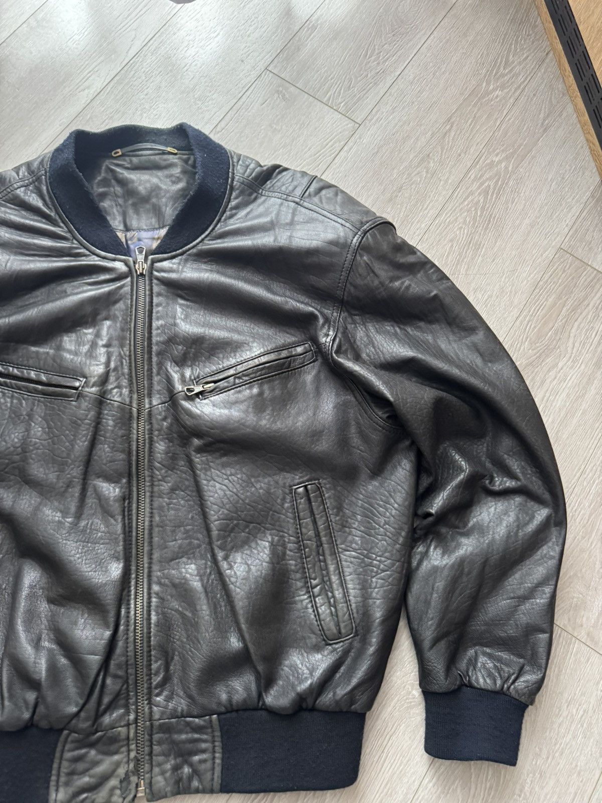 Vintage Vintage Leather Bomber Jacket With Straps A226 Size US L / EU 52-54 / 3 - 3 Thumbnail