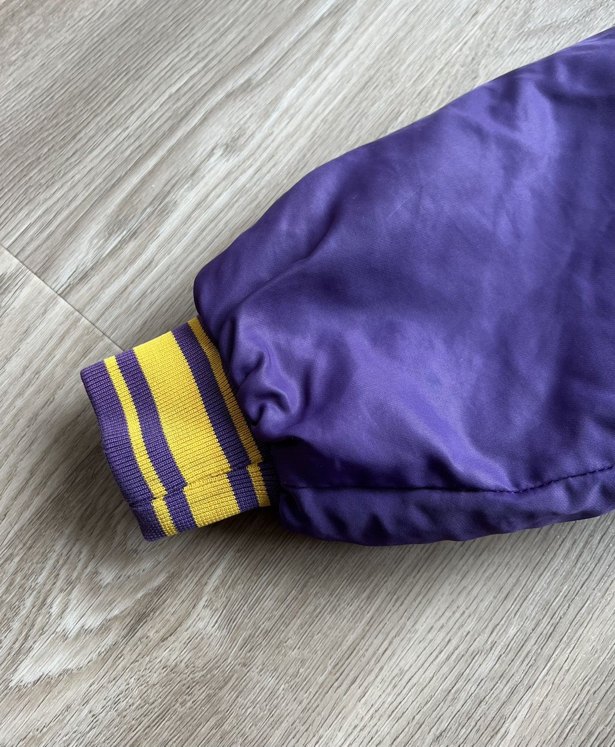 NBA × Vintage Vintage 80-90s NBA L.A. Lakers Purple Bomber Varsity Jacket Size US L / EU 52-54 / 3 - 2 Thumbnail