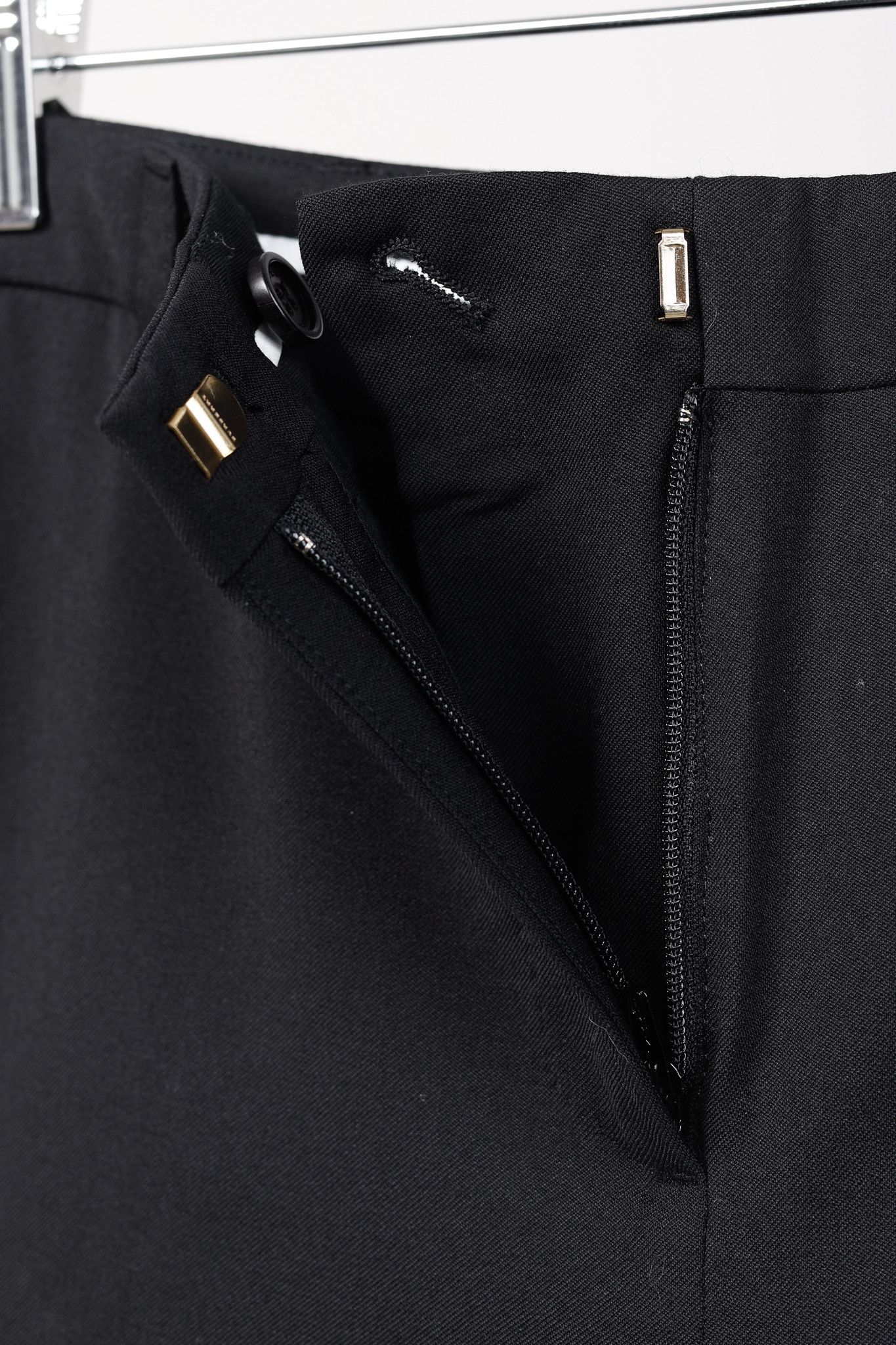 Burberry Burberry Black Stretch-Wool Straight-Leg Trousers Size 28" / US 6 / IT 42 - 8 Thumbnail