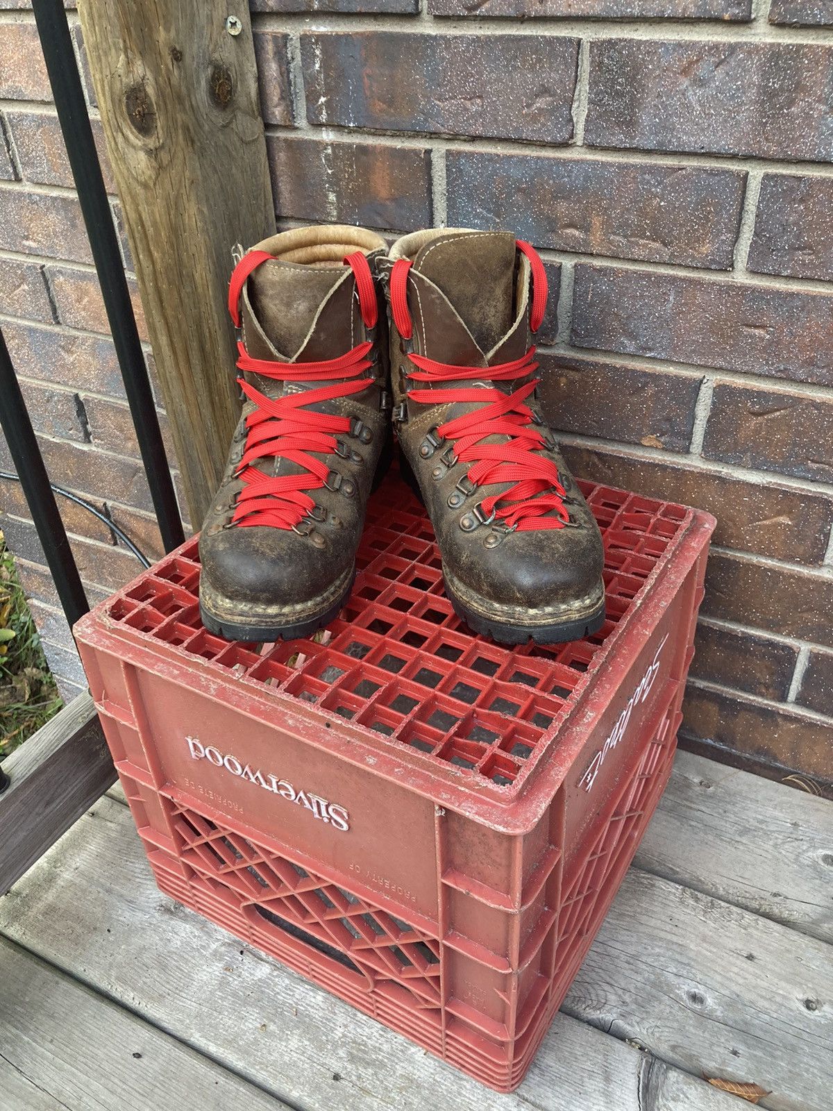 Vintage hiking boots - full grain leather American vintage
