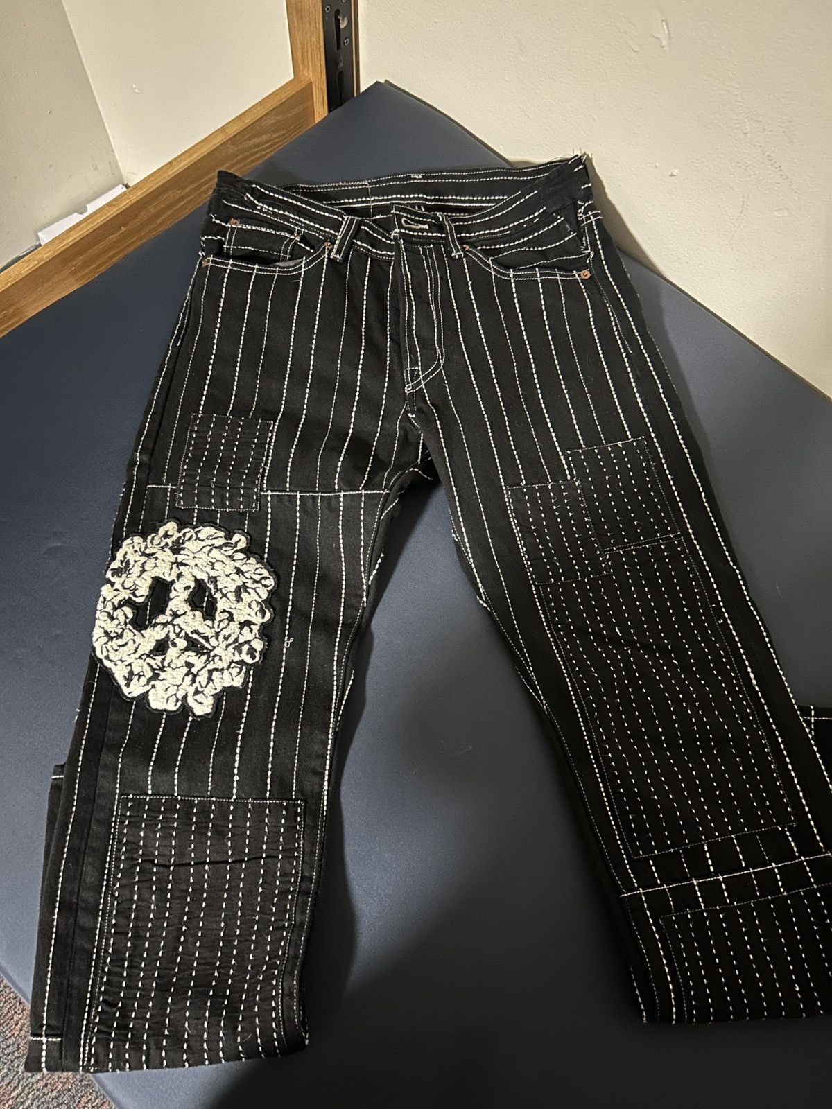 DENIM TEARS × Levi's Denim Tears Peace Patchwork 501 Size US 30 / EU 46 - 1 Thumbnail