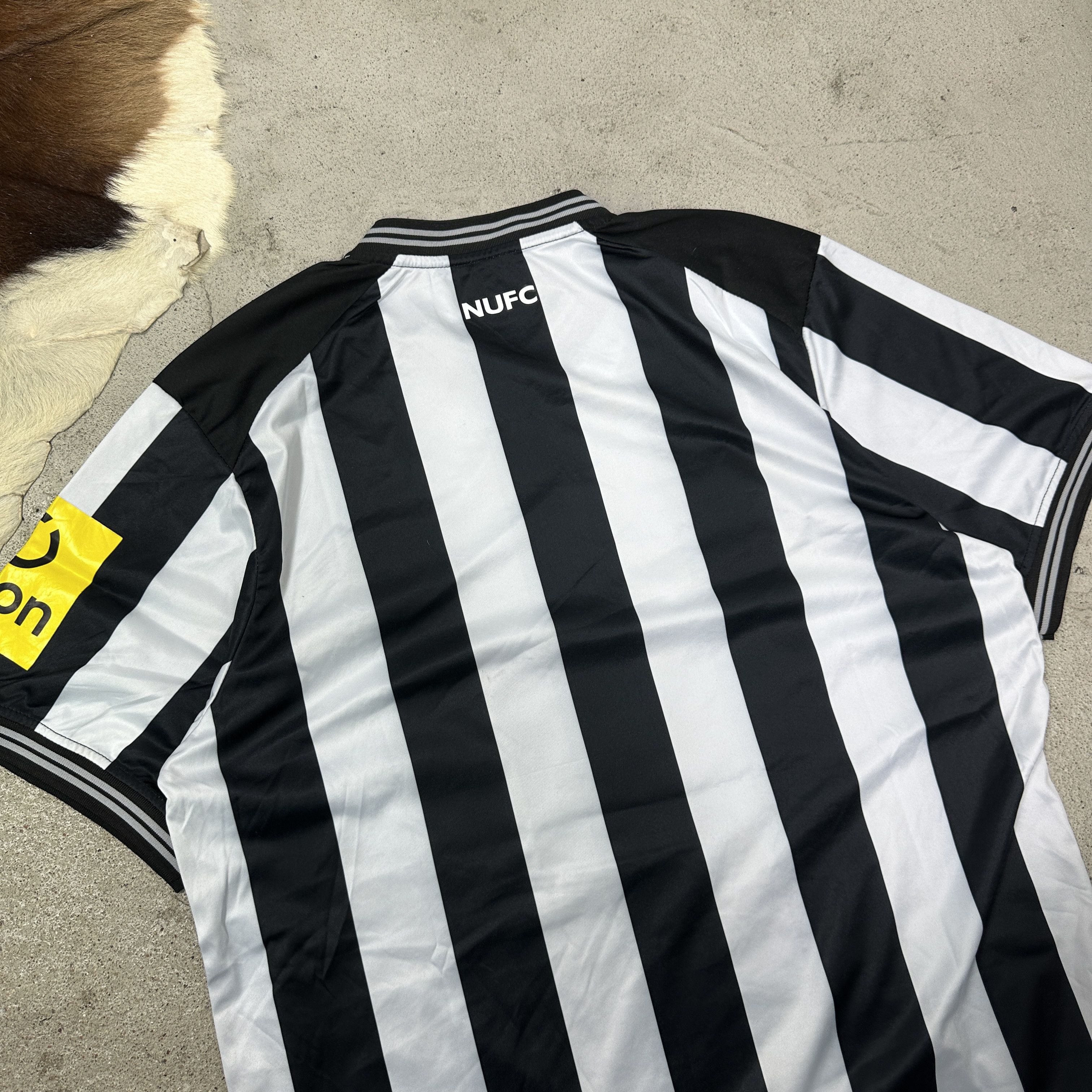 Vintage Vintage Sporty Castore Newcastle United FC 23/24 Jersey 00s Size US XXL / EU 58 / 5 - 6 Thumbnail