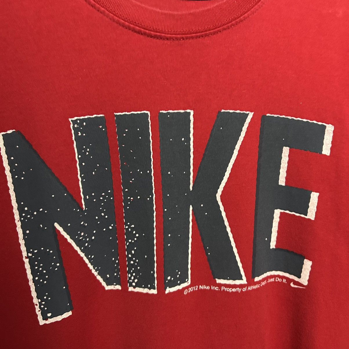 Nike Vintage Nike Big Logo 2012 Red Streetwear basic tee size L Size US L / EU 52-54 / 3 - 3 Thumbnail