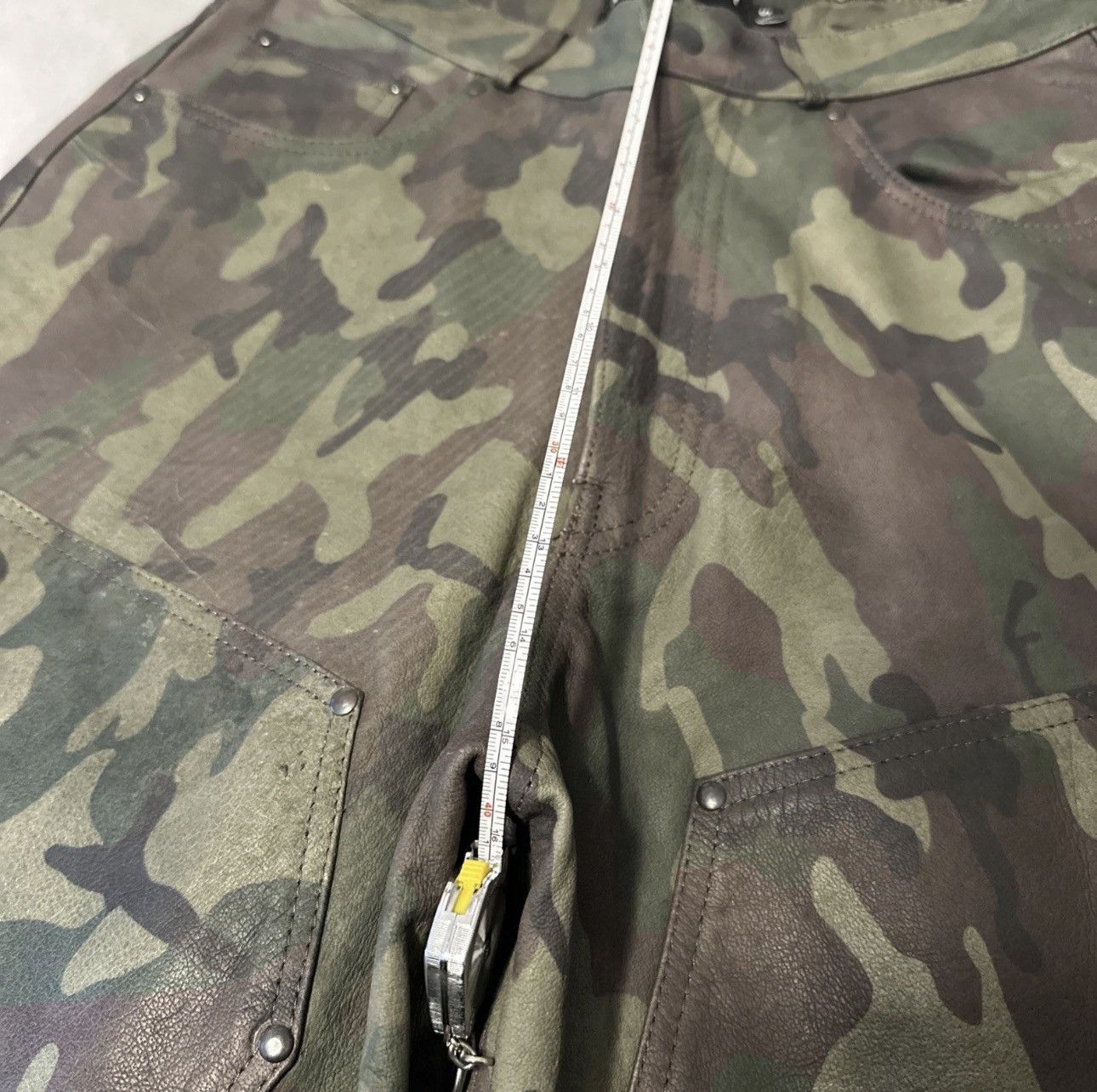 The GV Gallery GV Gallery Raspberry Hills Camo Barrack Leather Shorts S Size US 30 / EU 46 - 9 Thumbnail
